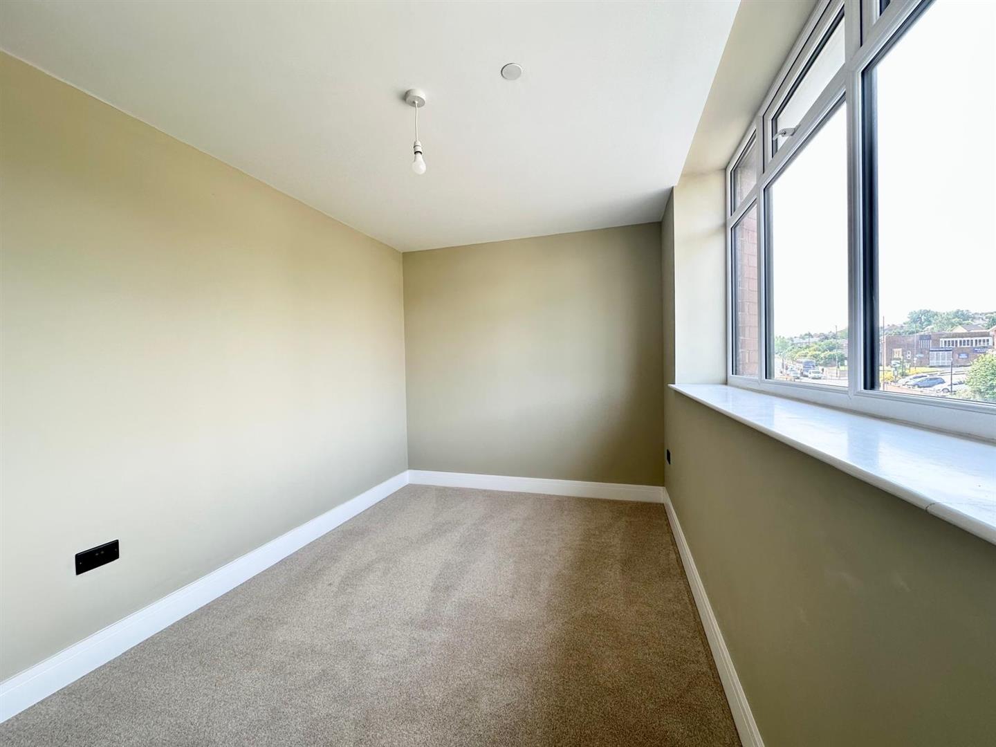 2 bed flat to rent in Sheffield Road, Barnsley 4