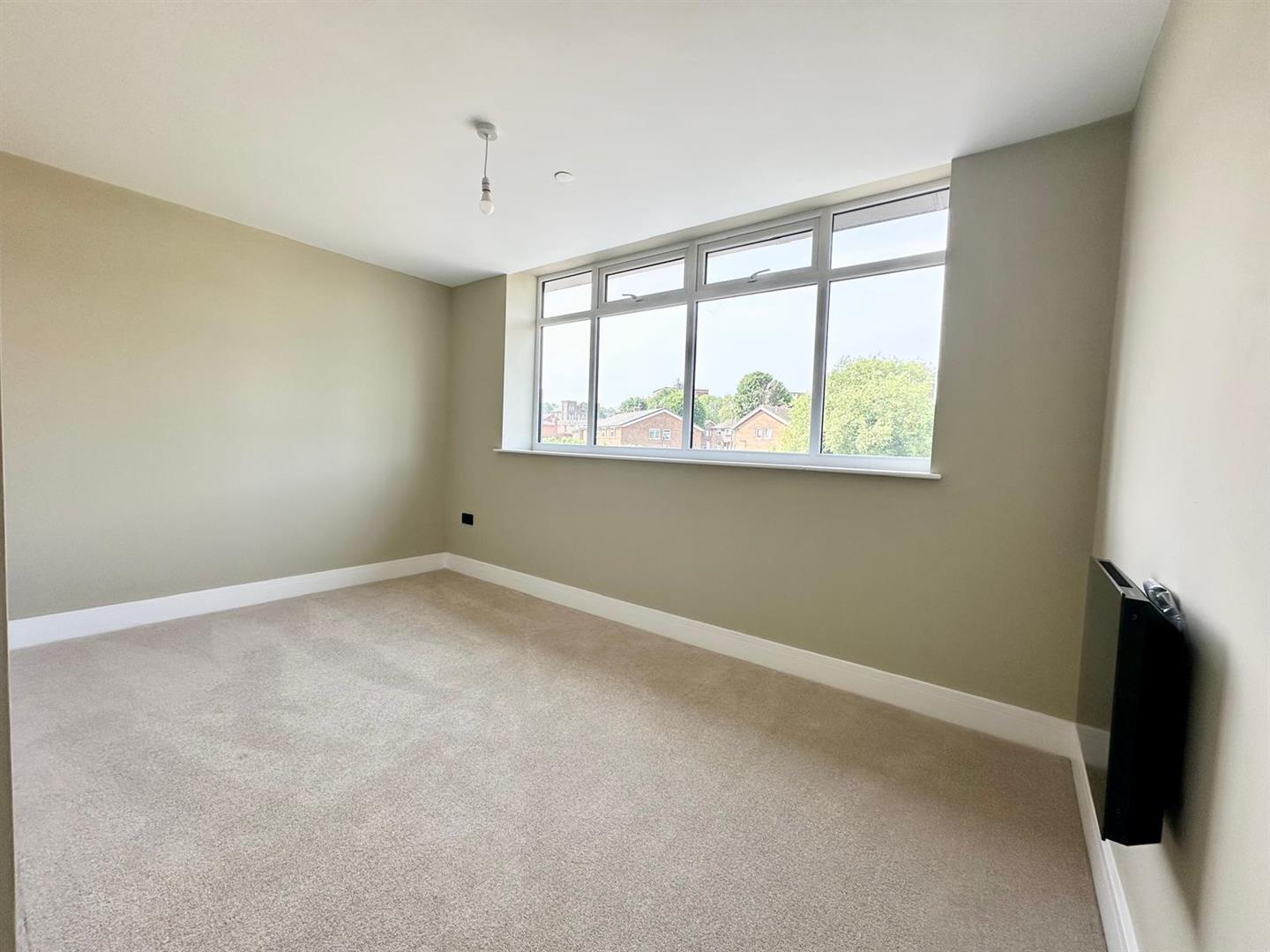 2 bed flat to rent in Sheffield Road, Barnsley 3