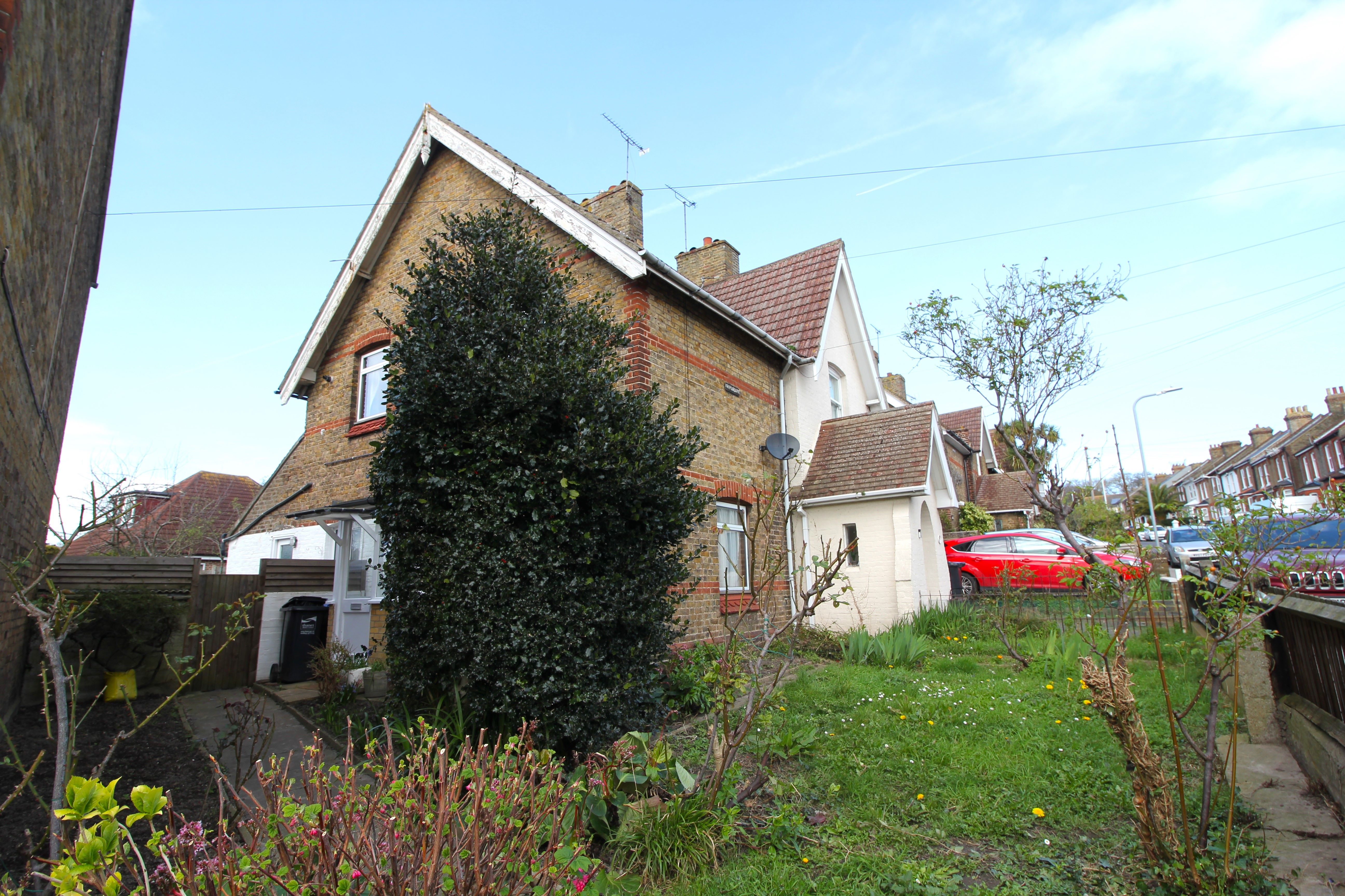 2 bed semi-detached house to rent in Dumpton Park Road, Ramsgate - Property Image 1