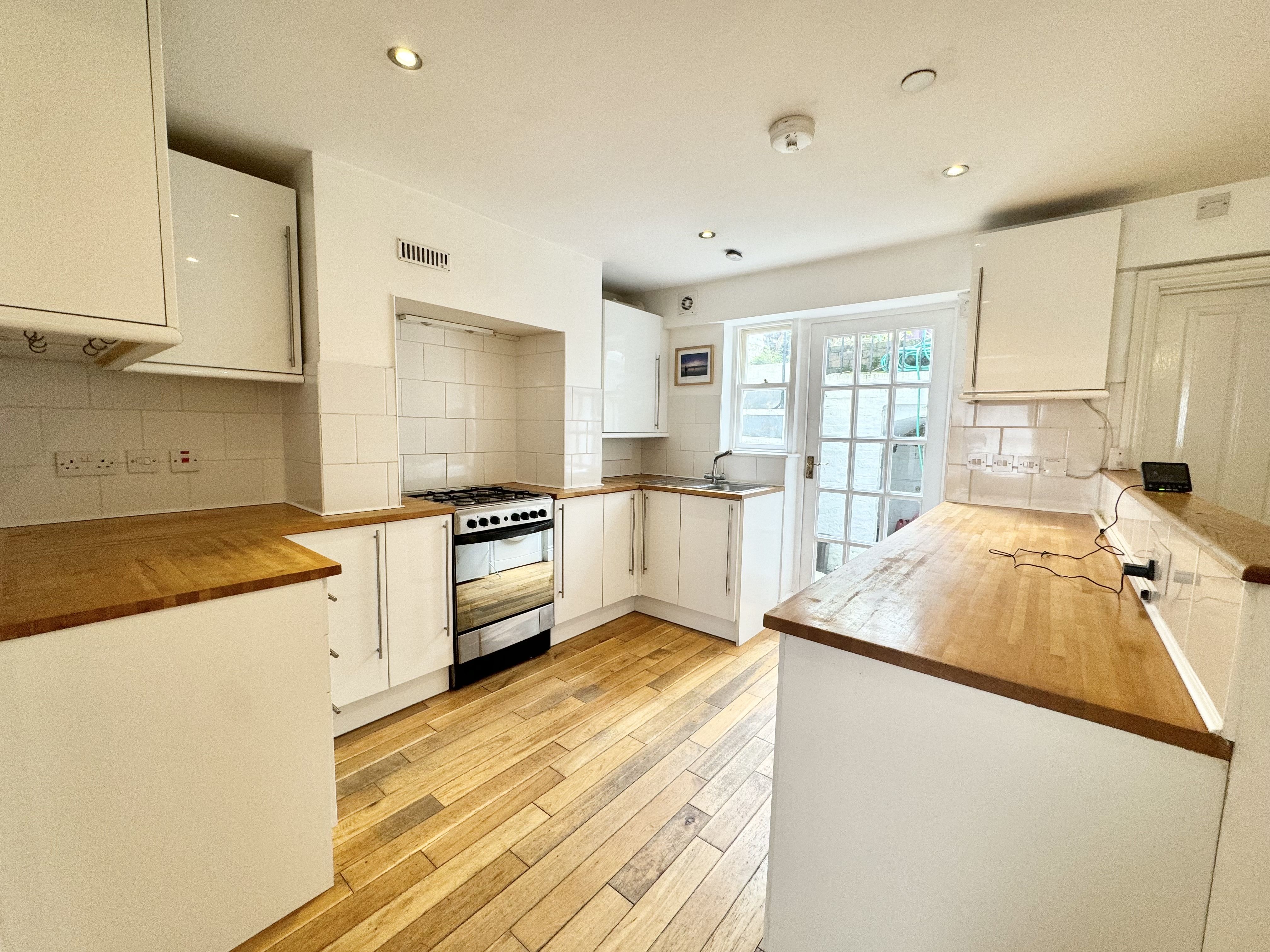 3 bed maisonette to rent in St Augustines Road, Ramsgate  - Property Image 2