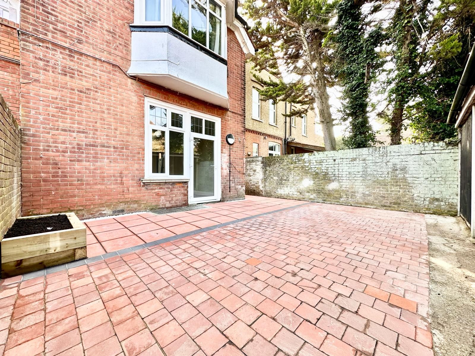 2 bed flat to rent in Devonshire Gardens, Cliftonville  - Property Image 3