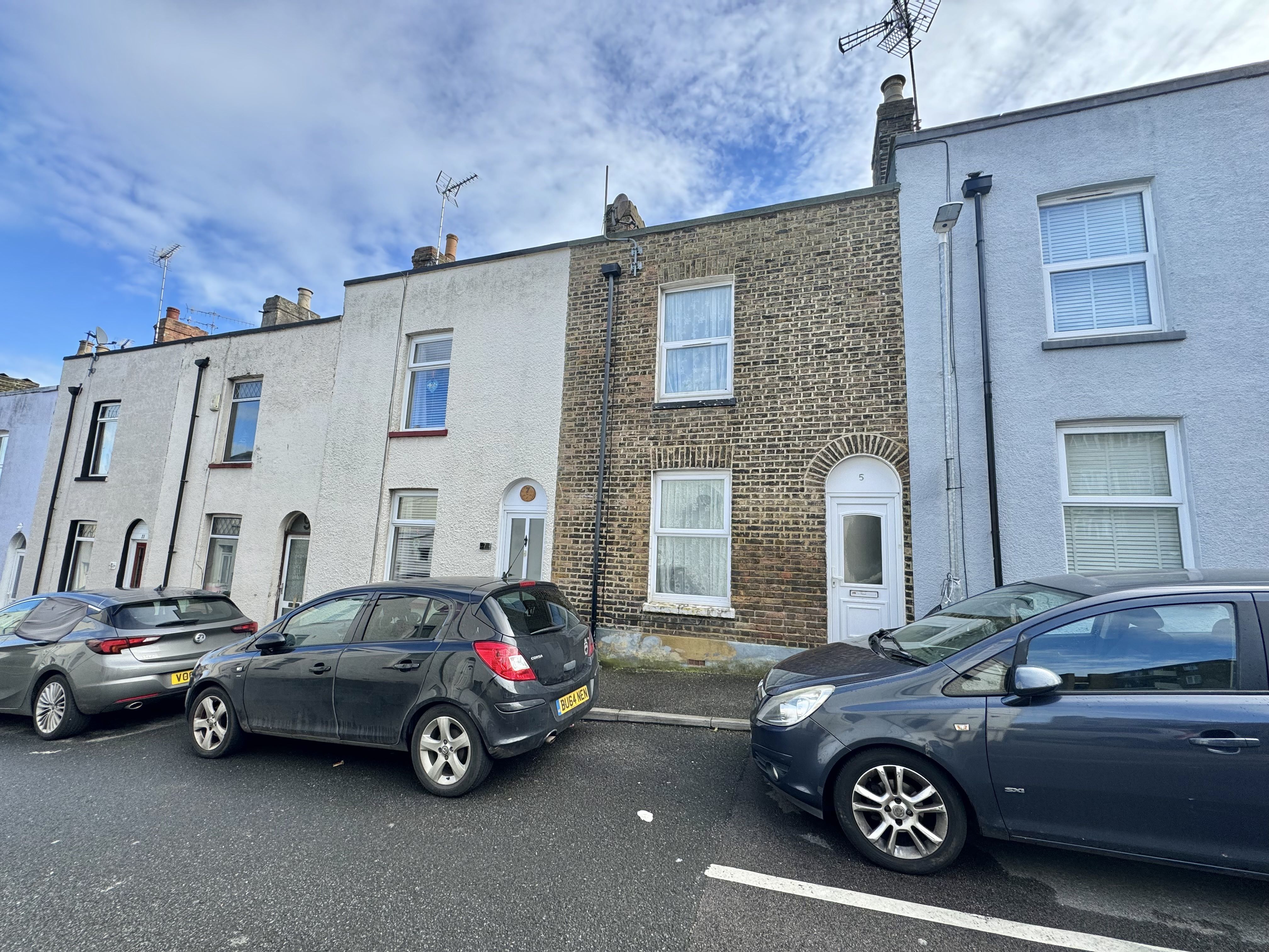 2 bed terraced house to rent in Alexandra Road, Ramsgate  - Property Image 1