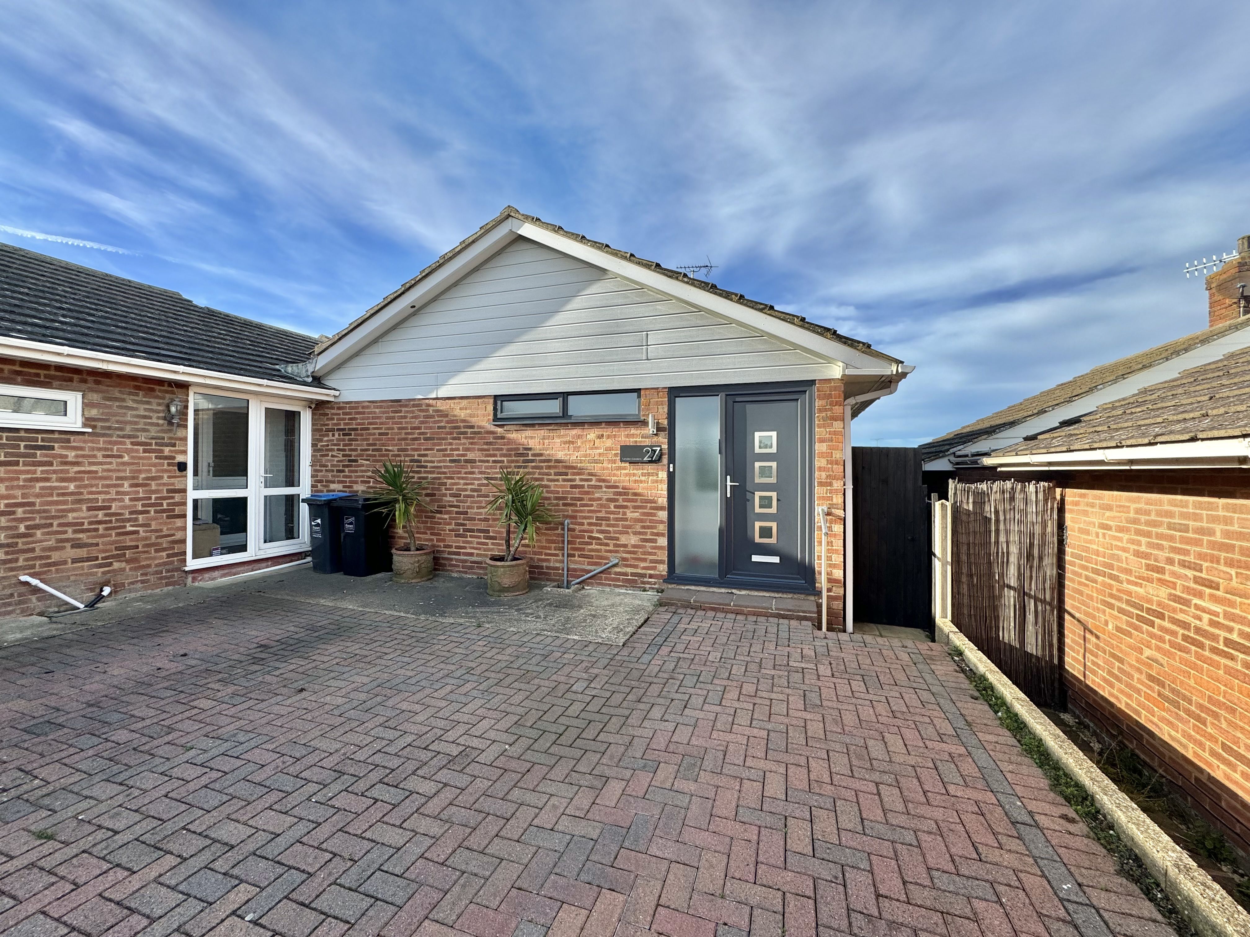 2 bed semi-detached bungalow to rent in Turnden Gardens, Margate  - Property Image 1