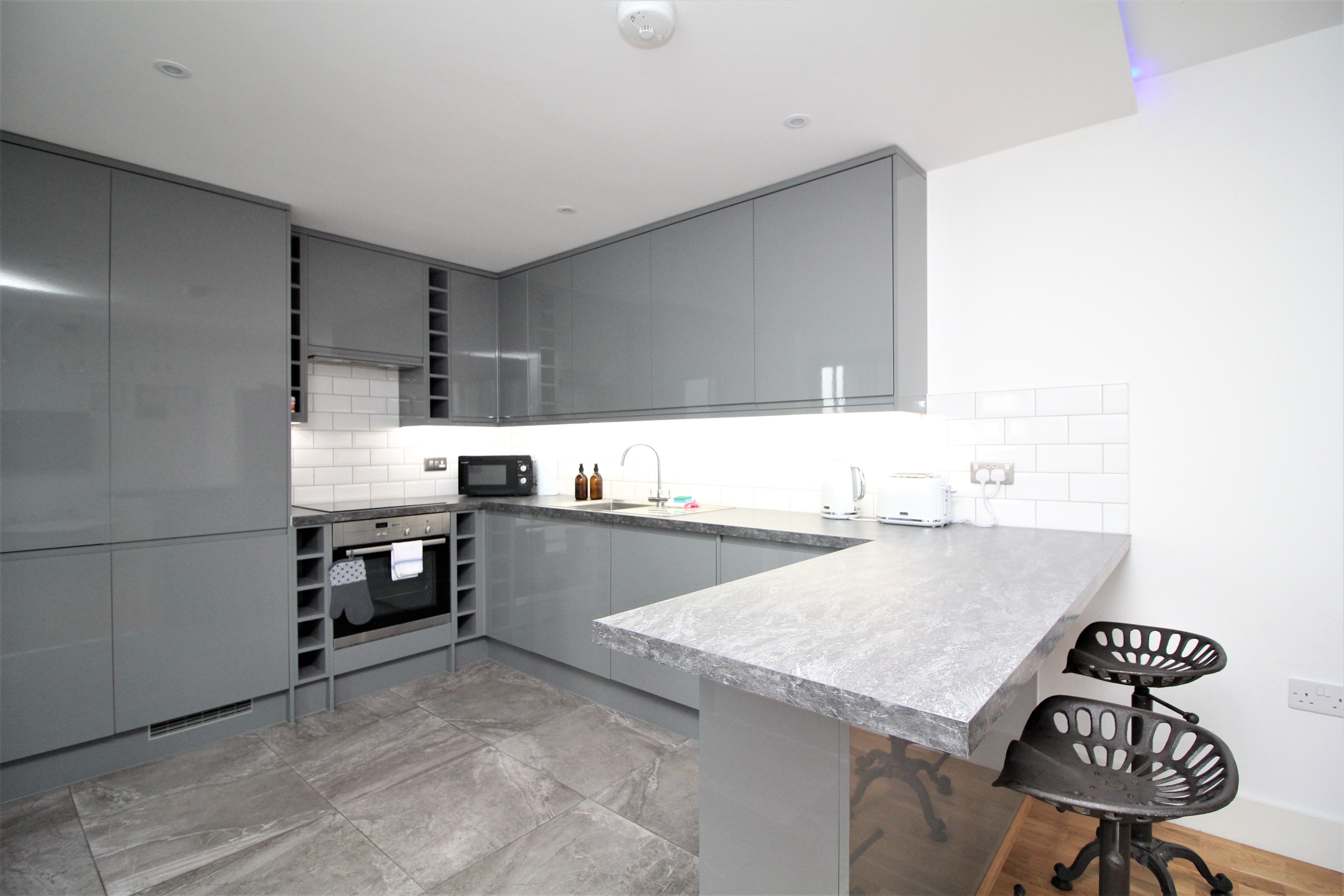 2 bed flat to rent in Gladstone Road, Broadstairs - Property Image 1