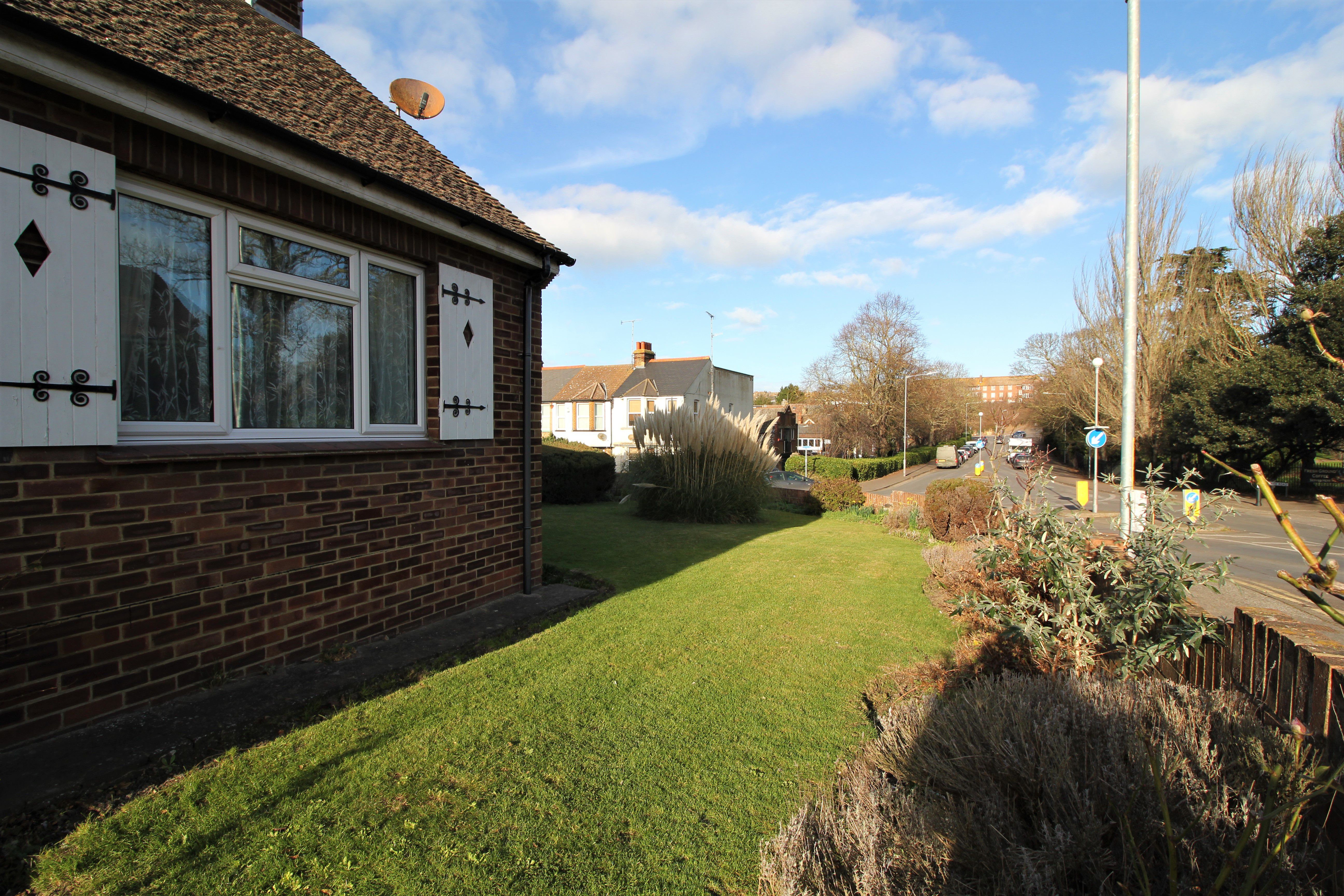 2 bed bungalow to rent in Park Crescent Road, Margate  - Property Image 12