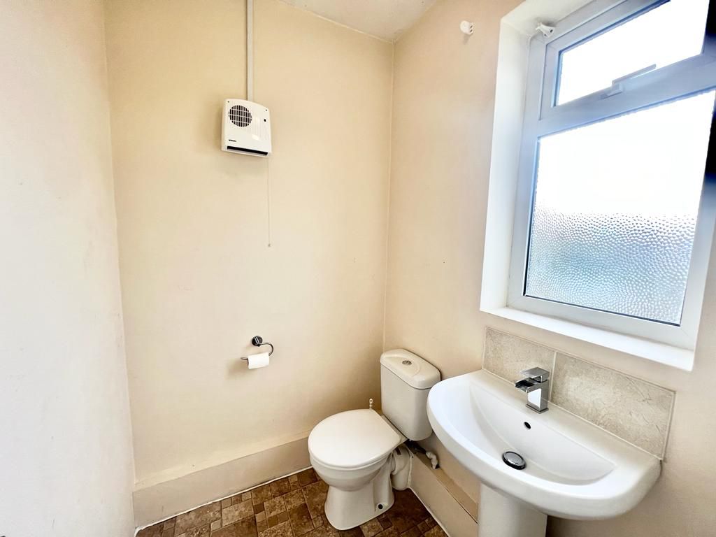 3 bed semi-detached bungalow to rent in Nethercourt Hill, Ramsgate  - Property Image 10