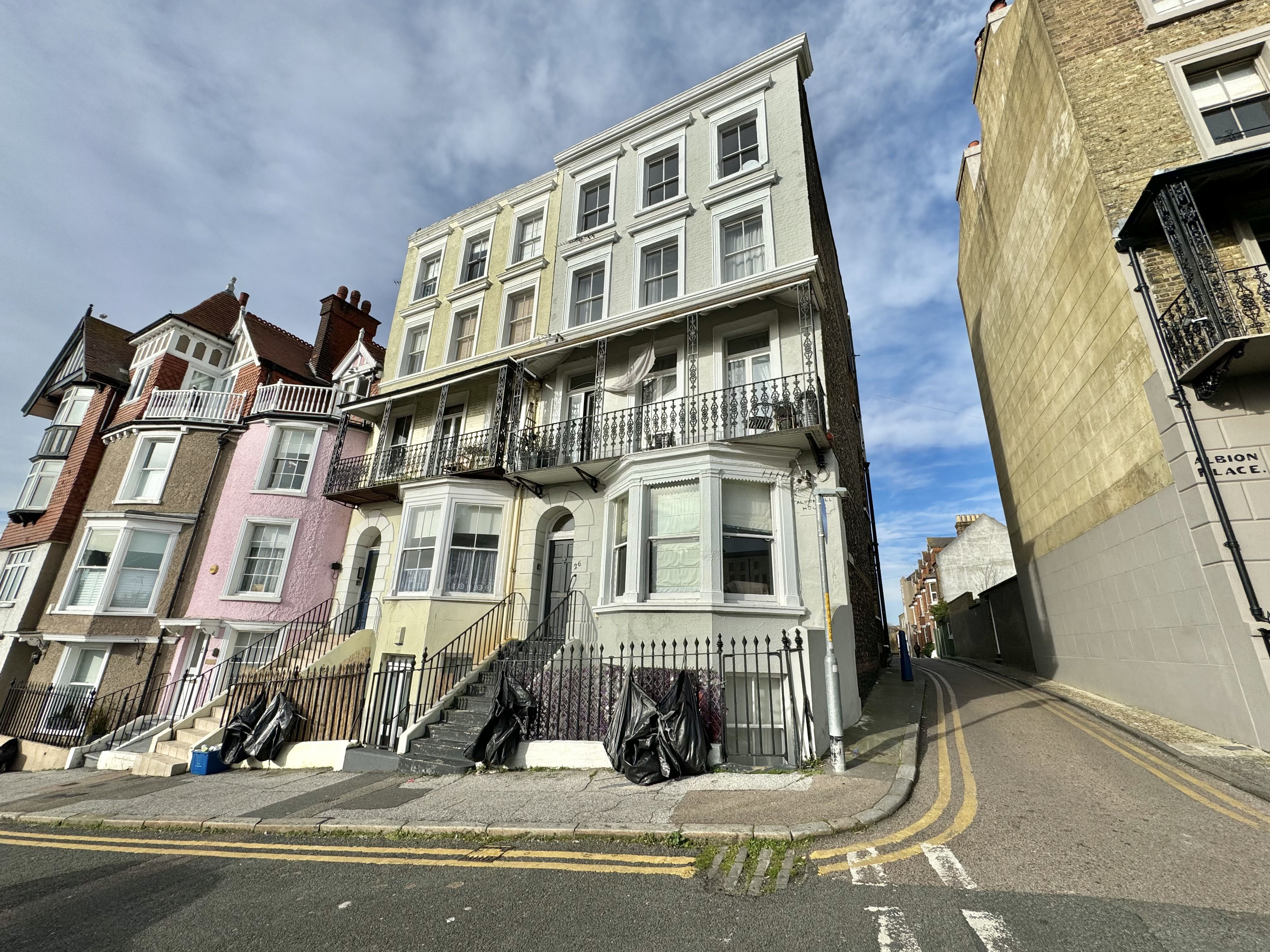 2 bed duplex to rent in Albion Hill, Ramsgate - Property Image 1