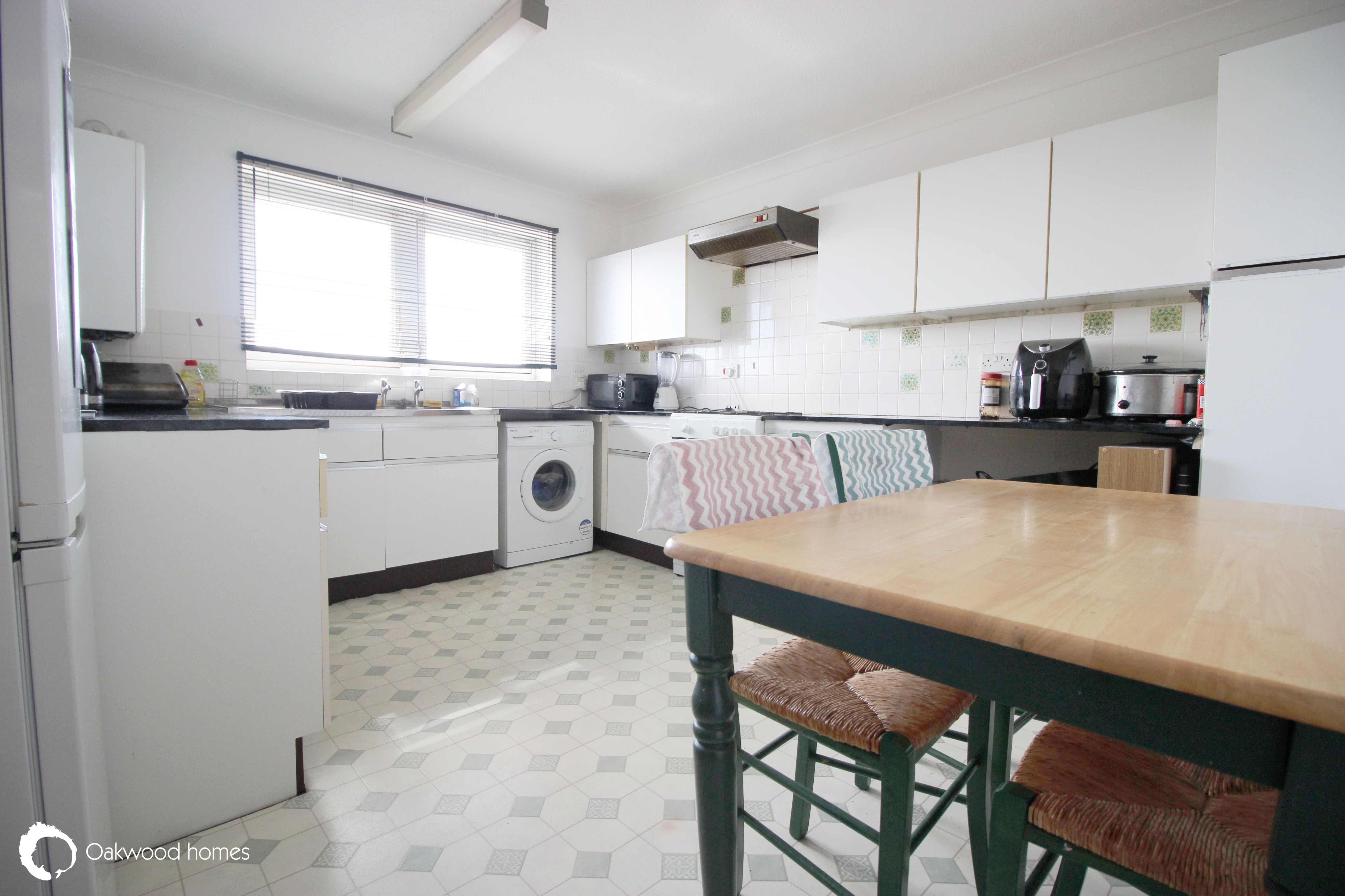 2 bed flat for sale in Eynsford Close, Palm Bay  - Property Image 3