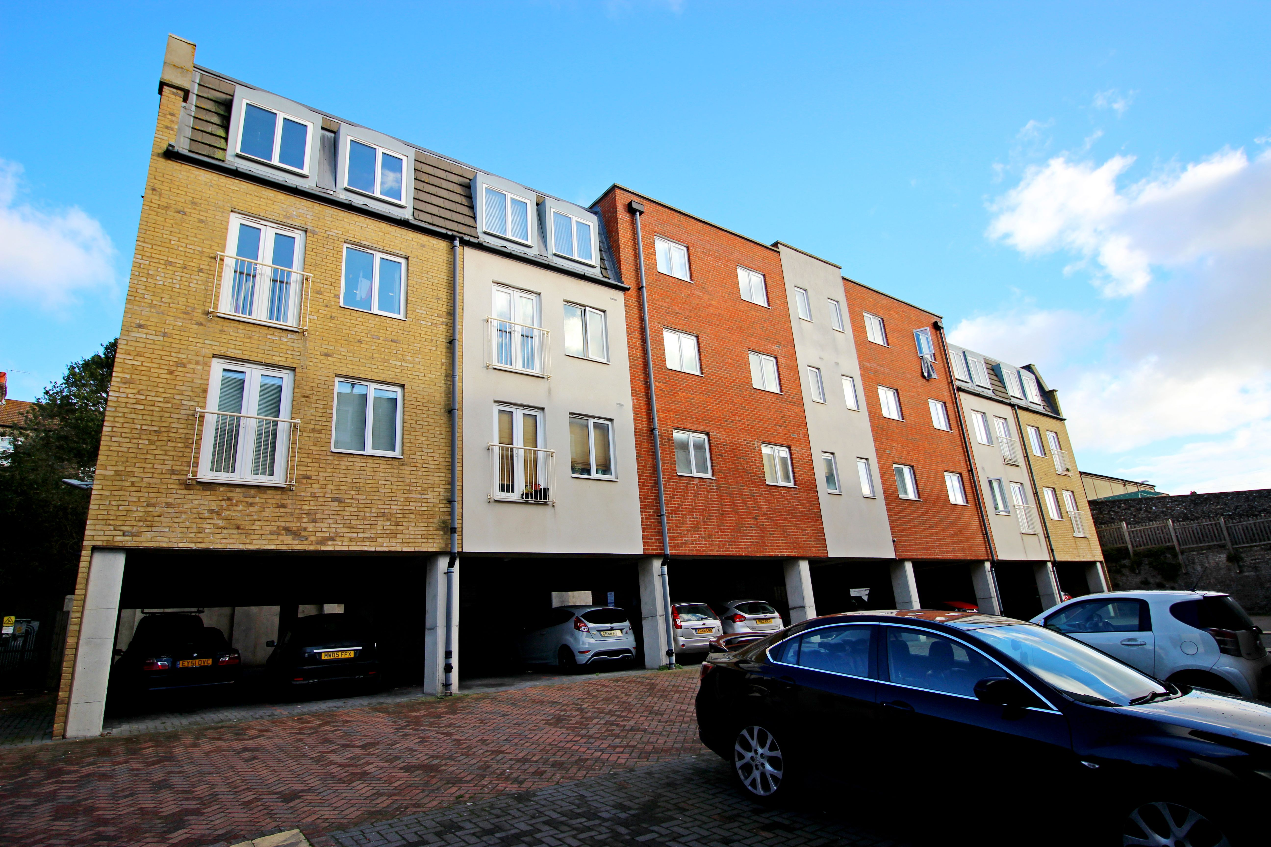 2 bed flat for sale in Martony Court, Margate - Property Image 1