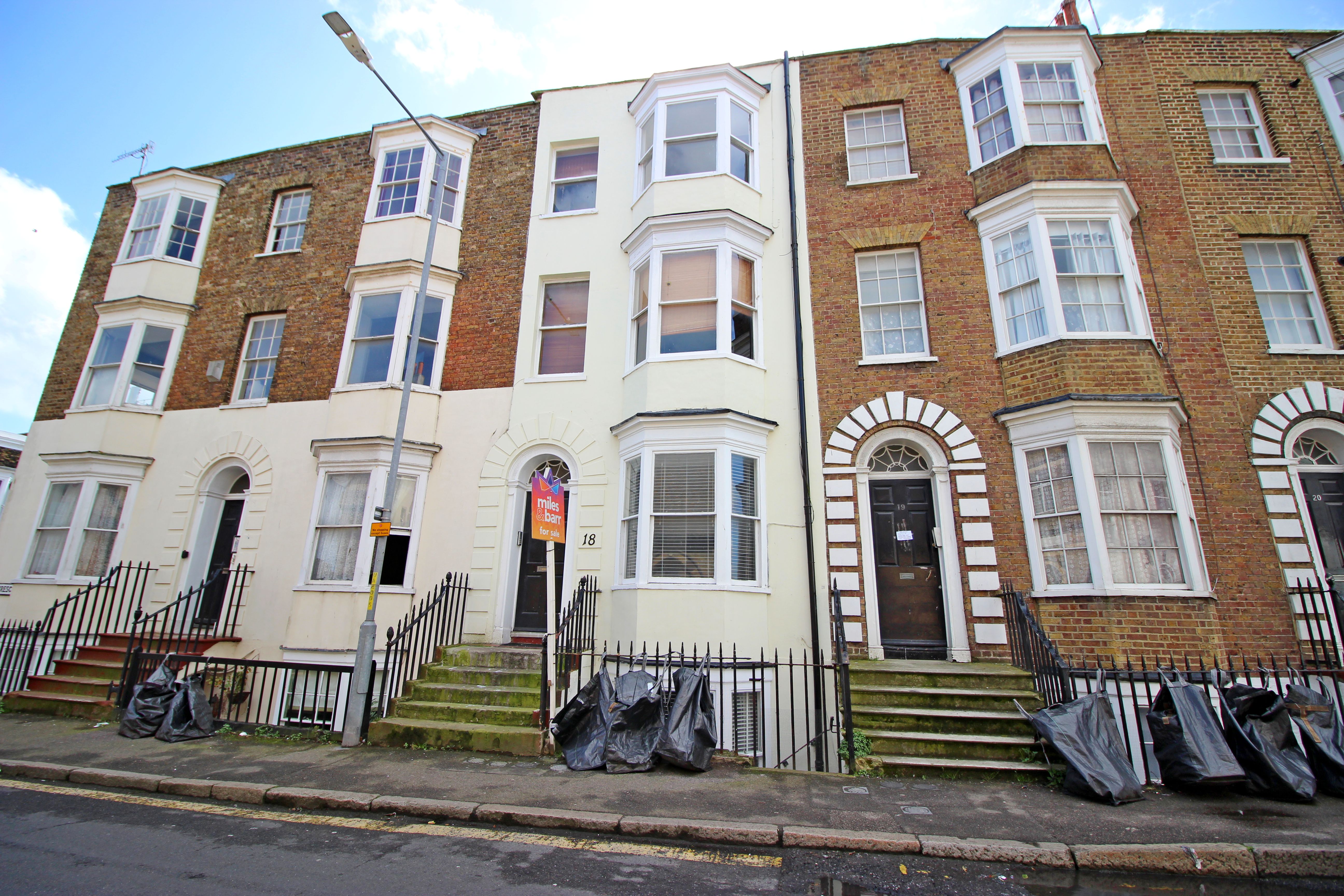 1 bed flat for sale in Union Crescent, Margate  - Property Image 1