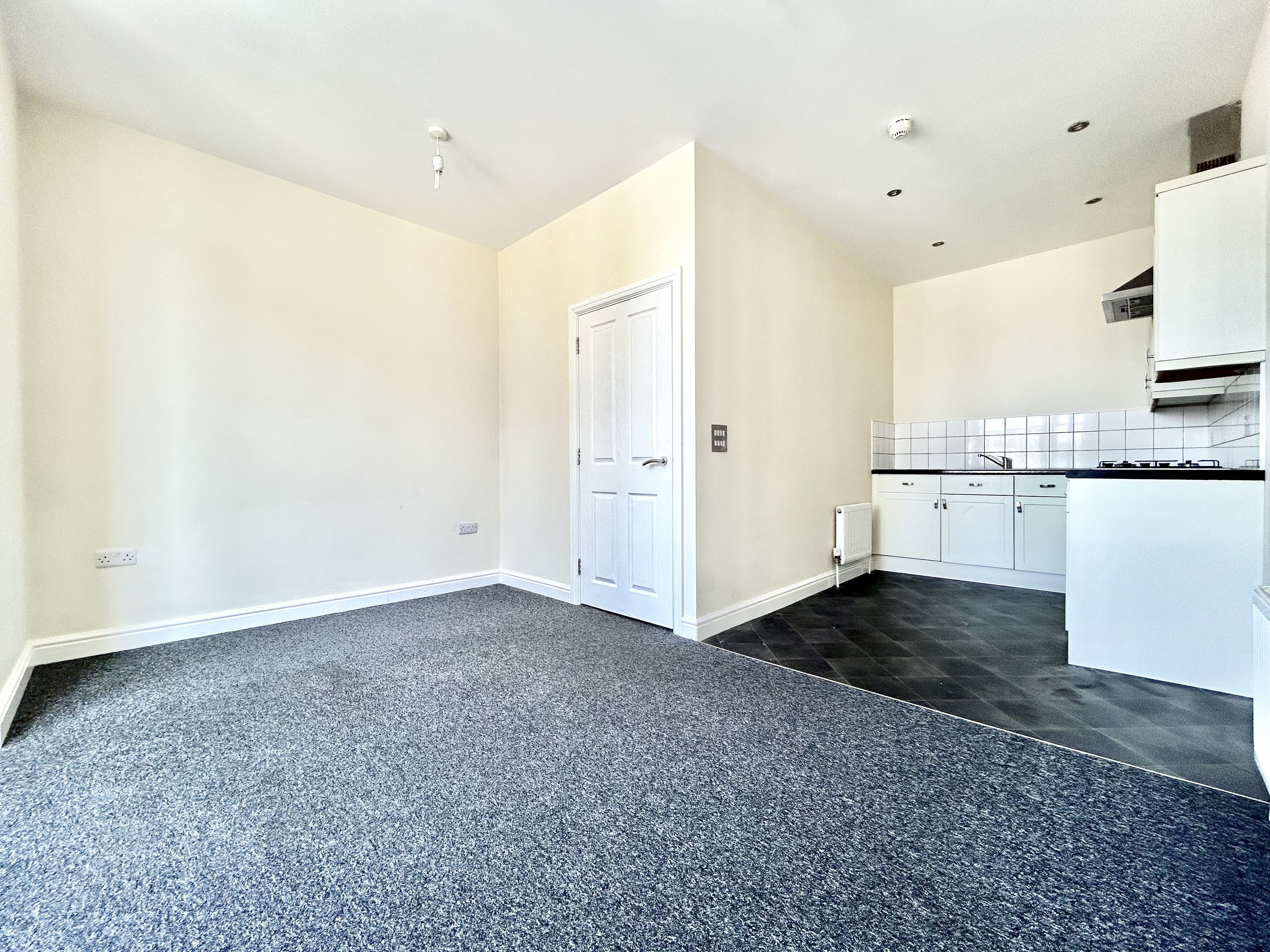 2 bed flat for sale in Barber Court, Margate  - Property Image 4