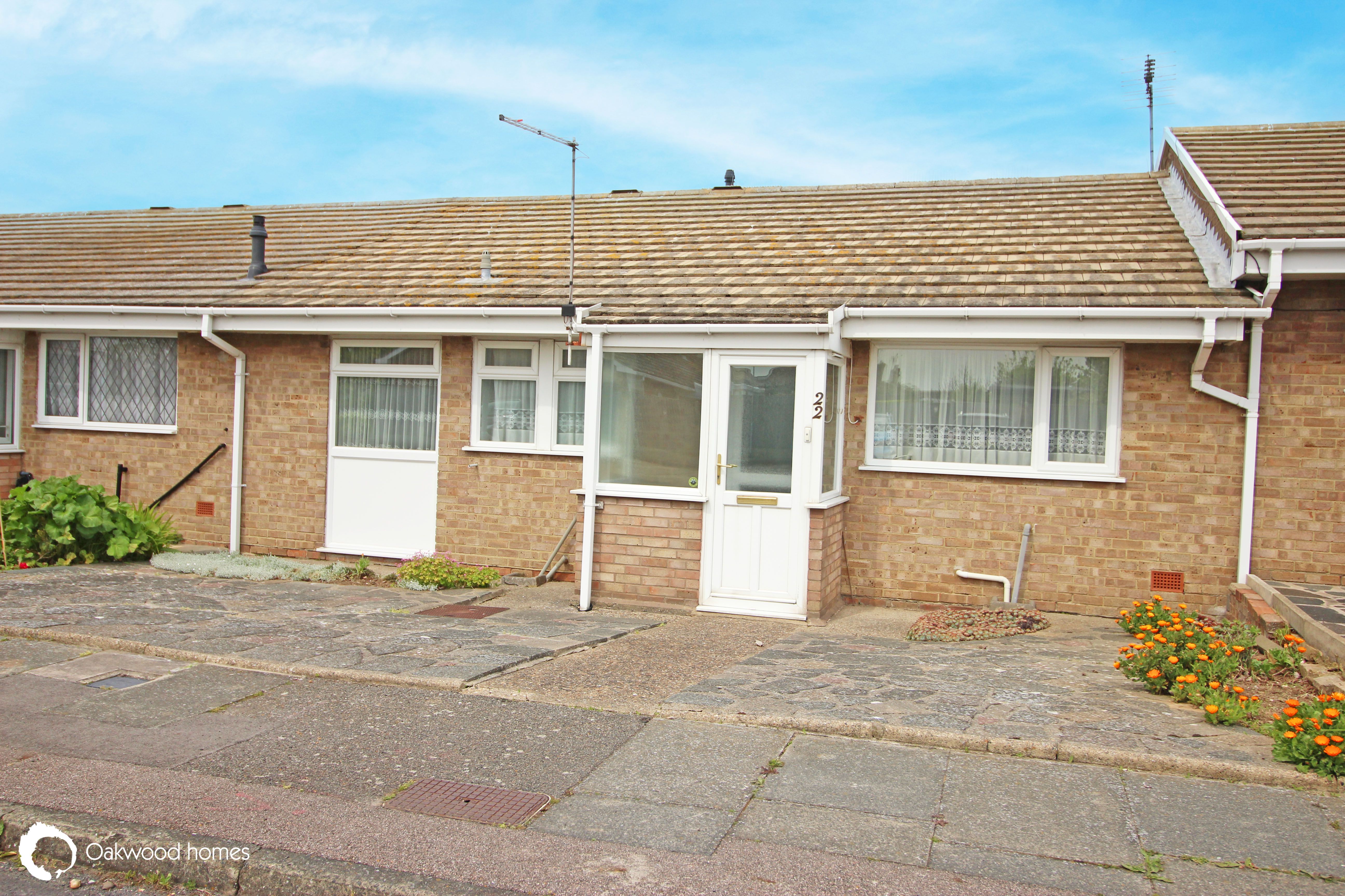 2 bed terraced bungalow for sale in Luckhurst Gardens, Margate - Property Image 1