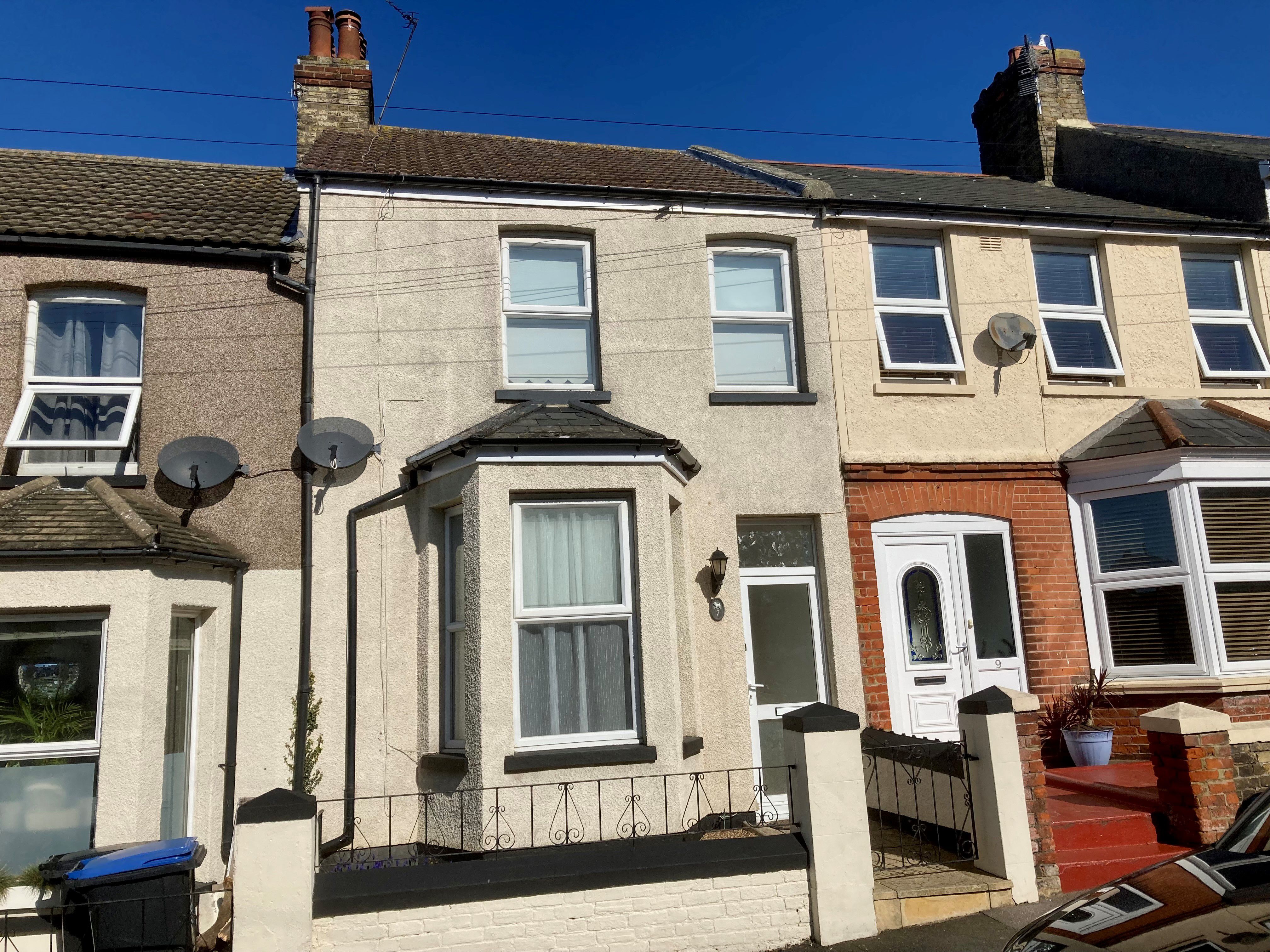 2 bed terraced house for sale in Fitzroy Avenue, Margate  - Property Image 1