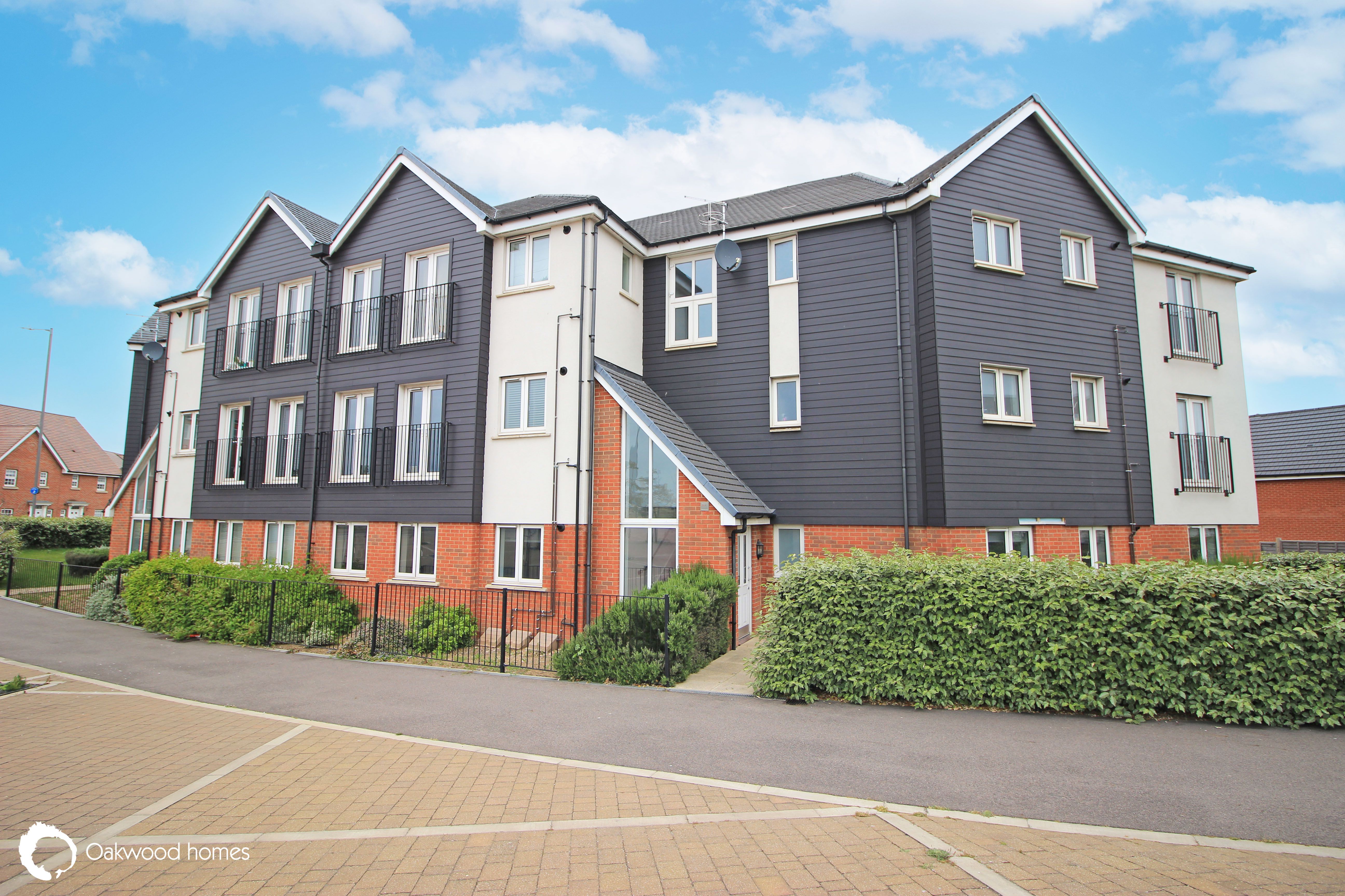 2 bed flat for sale in Castle Drive, Margate - Property Image 1