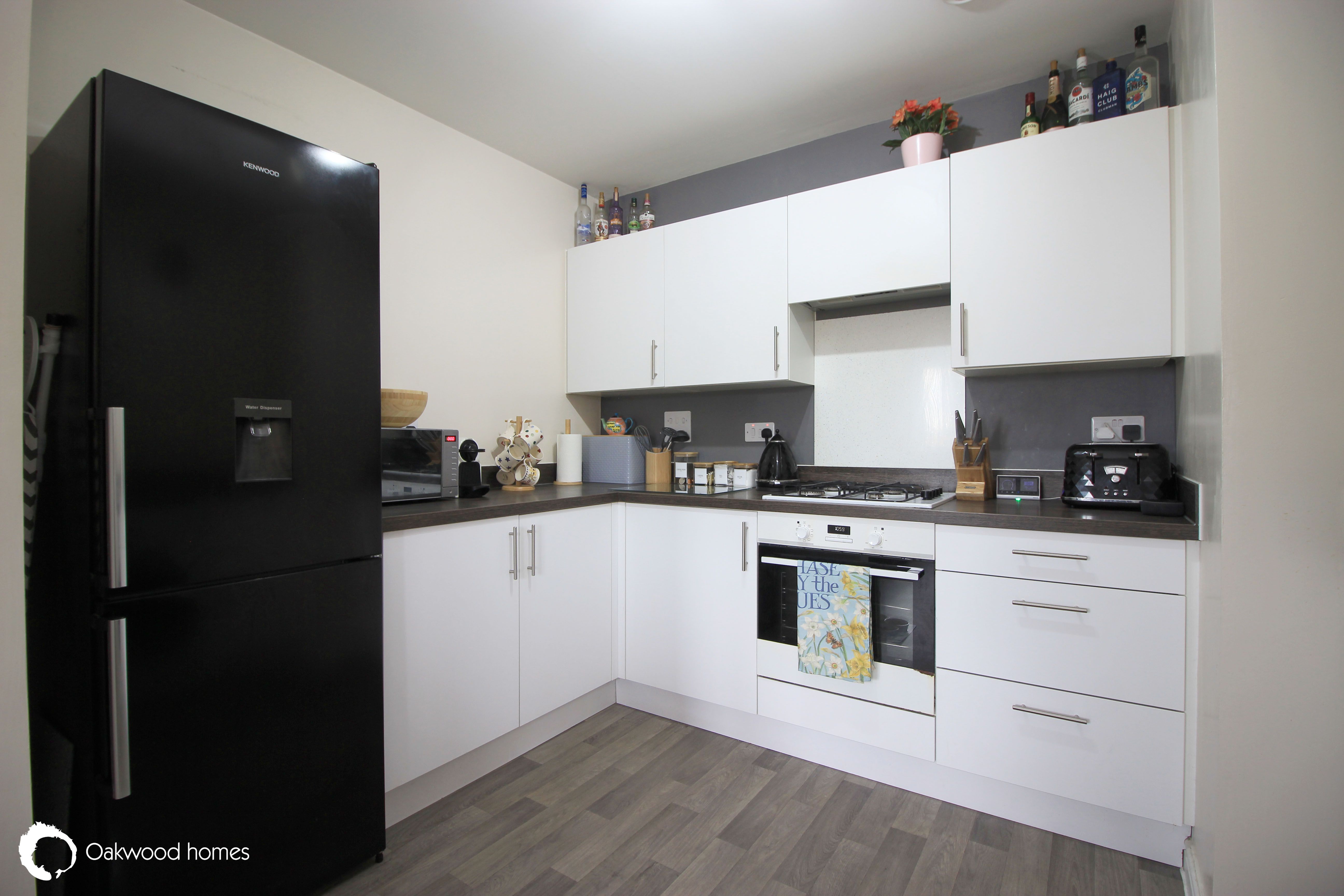 2 bed flat for sale in Castle Drive, Margate  - Property Image 3