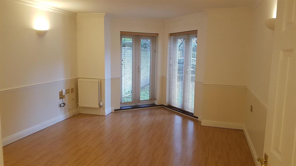 1 bed flat to rent in Chesterton Close, Wandsworth  - Property Image 2