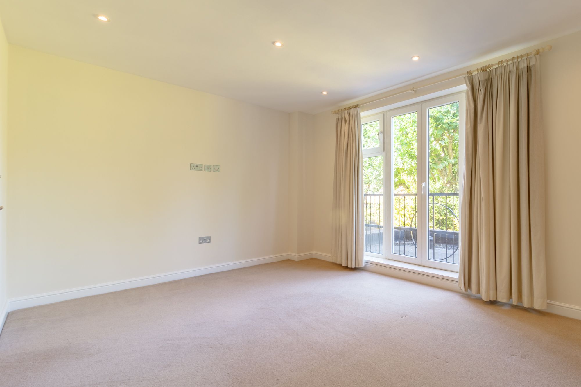 4 bed terraced house to rent in Milton Court, London  - Property Image 9