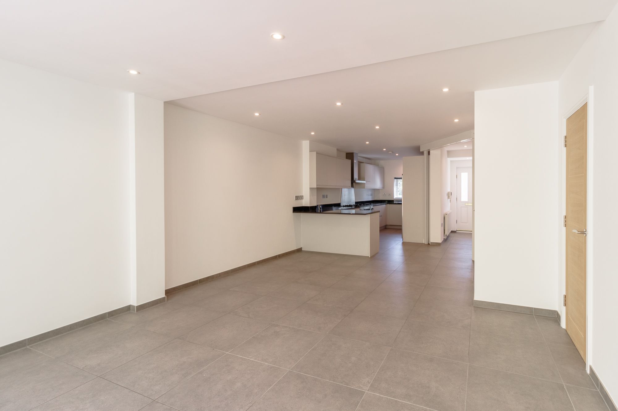 4 bed terraced house to rent in Milton Court, London  - Property Image 4