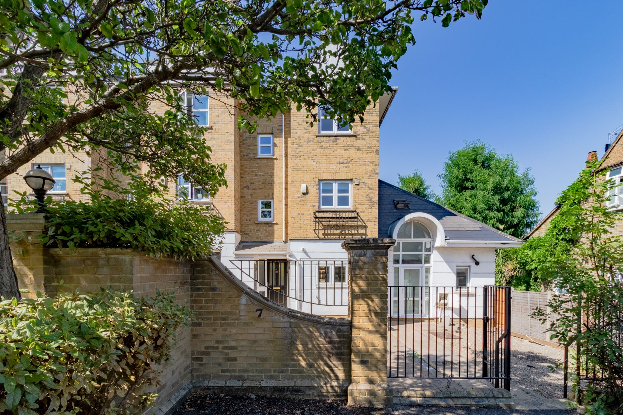 4 bed terraced house to rent in Milton Court, London  - Property Image 21