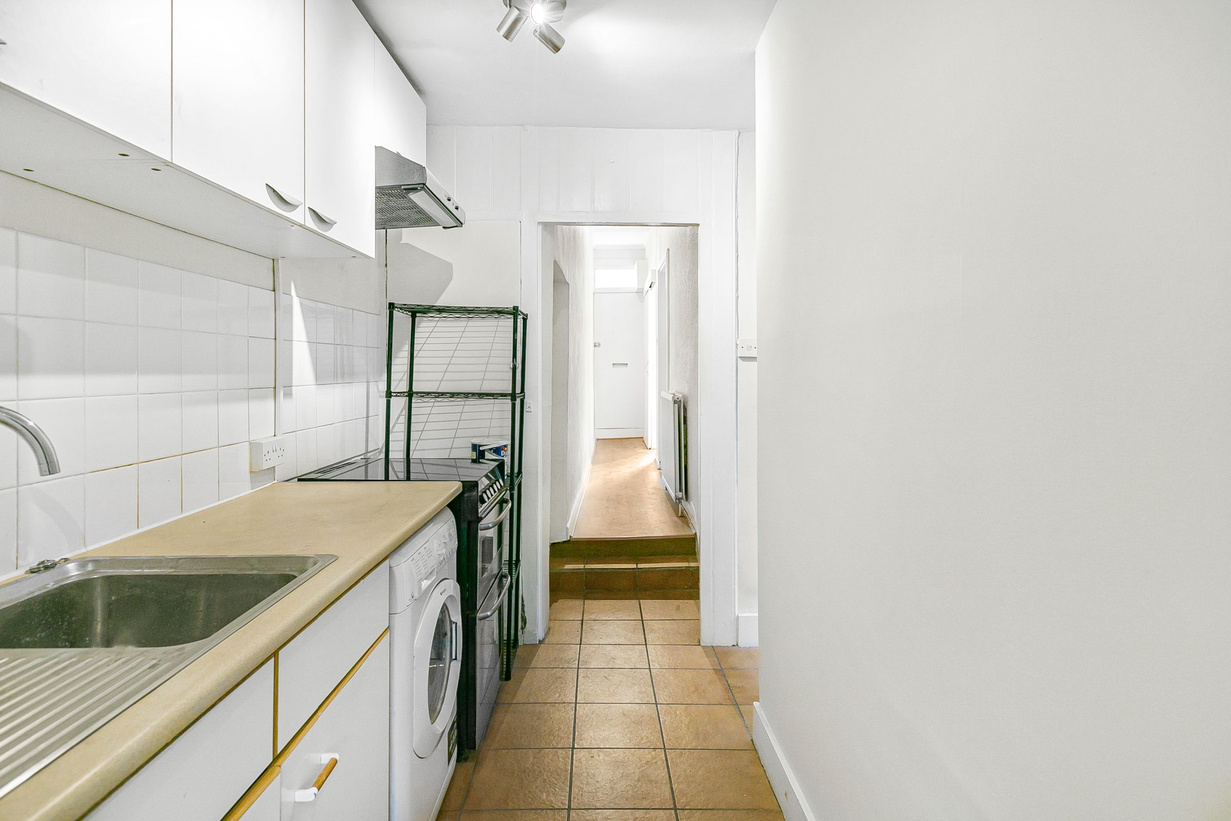 2 bed maisonette to rent in Vant Road, London  - Property Image 6