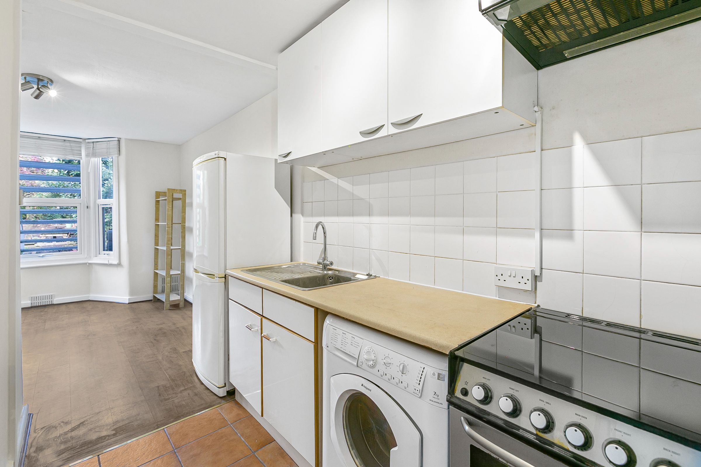 2 bed maisonette to rent in Vant Road, London  - Property Image 5