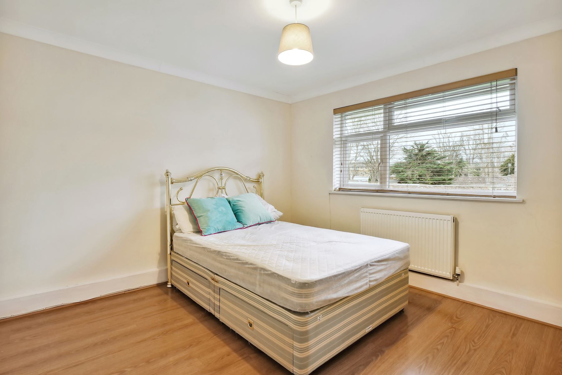 2 bed flat to rent in Stanley Court, Sutton  - Property Image 7