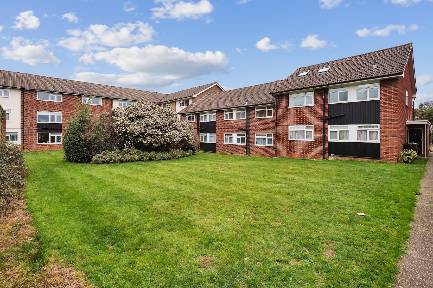 2 bed flat to rent in Stanley Court, Sutton  - Property Image 11