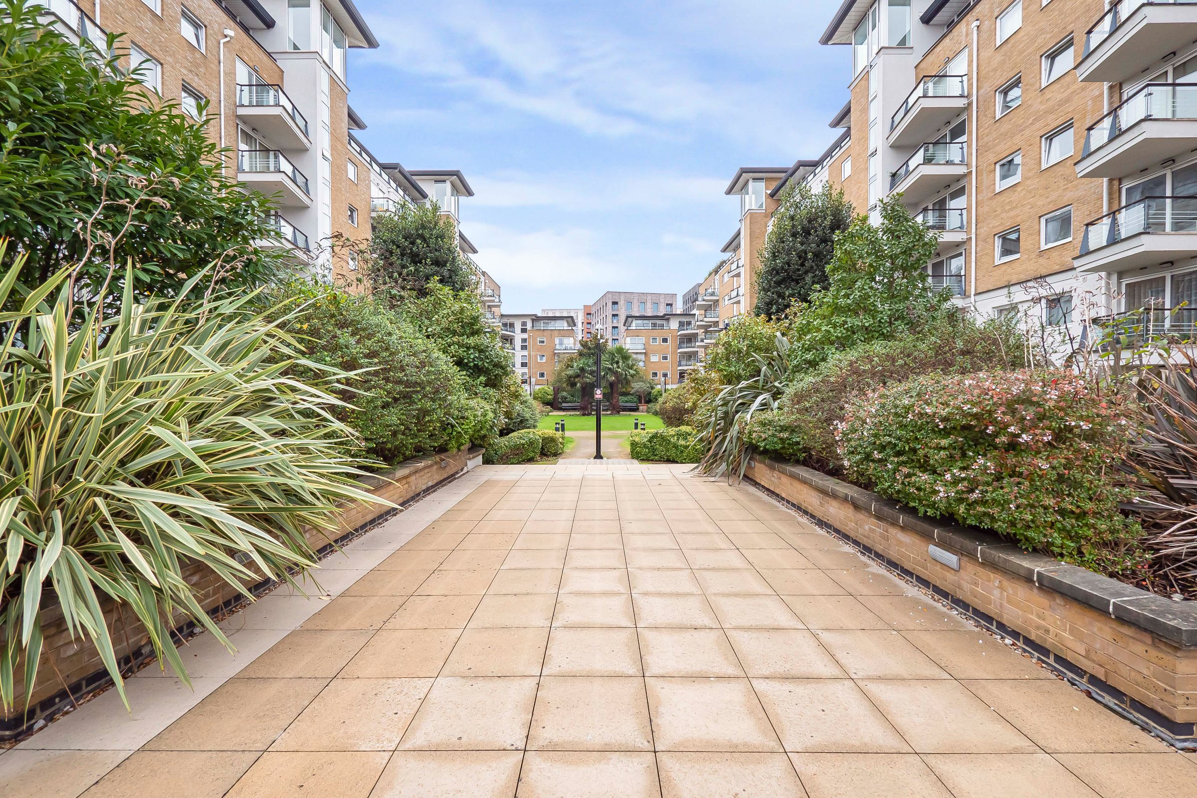 2 bed flat for sale in Smugglers Way, London  - Property Image 23