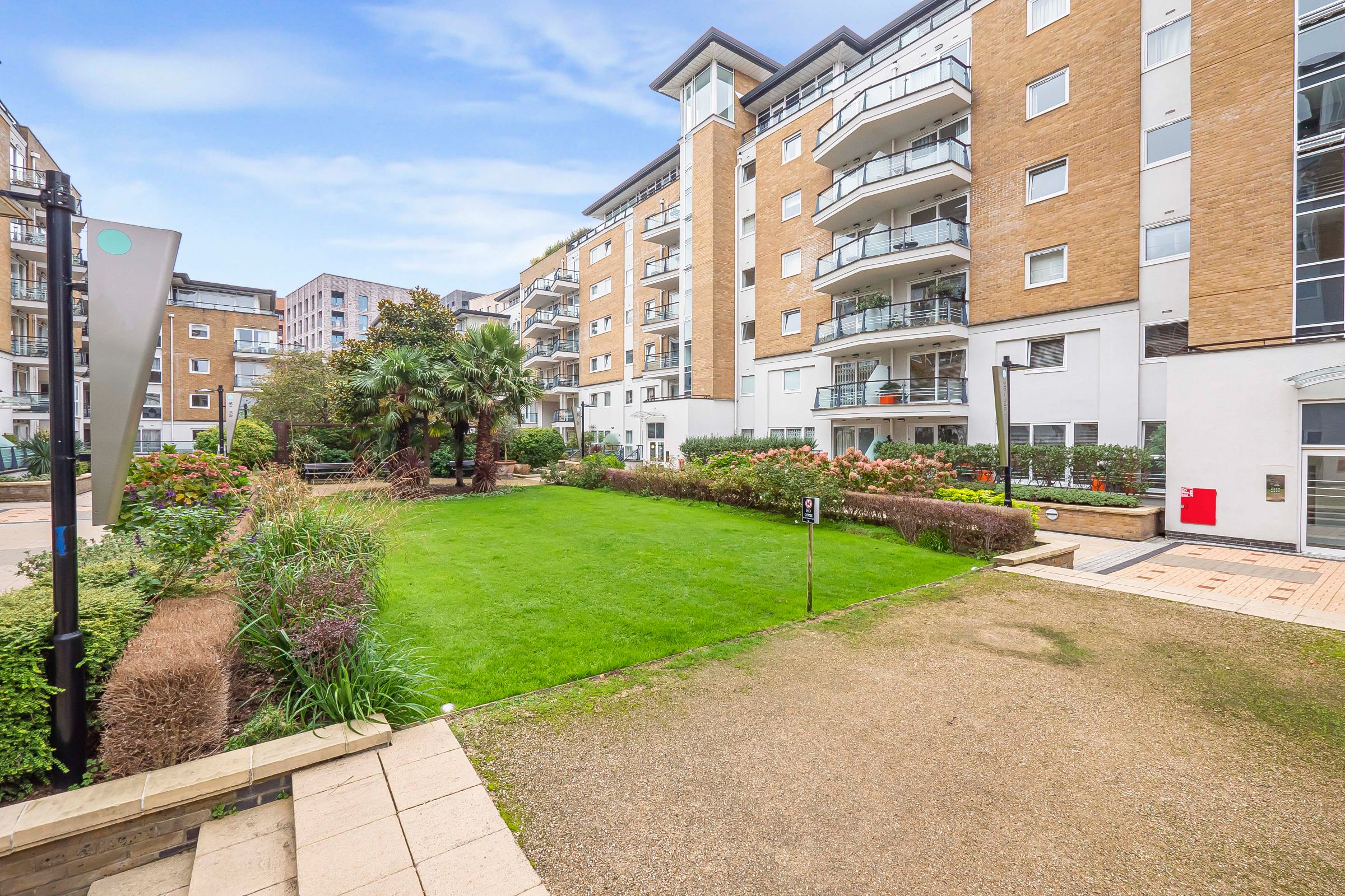 2 bed flat for sale in Smugglers Way, London  - Property Image 20