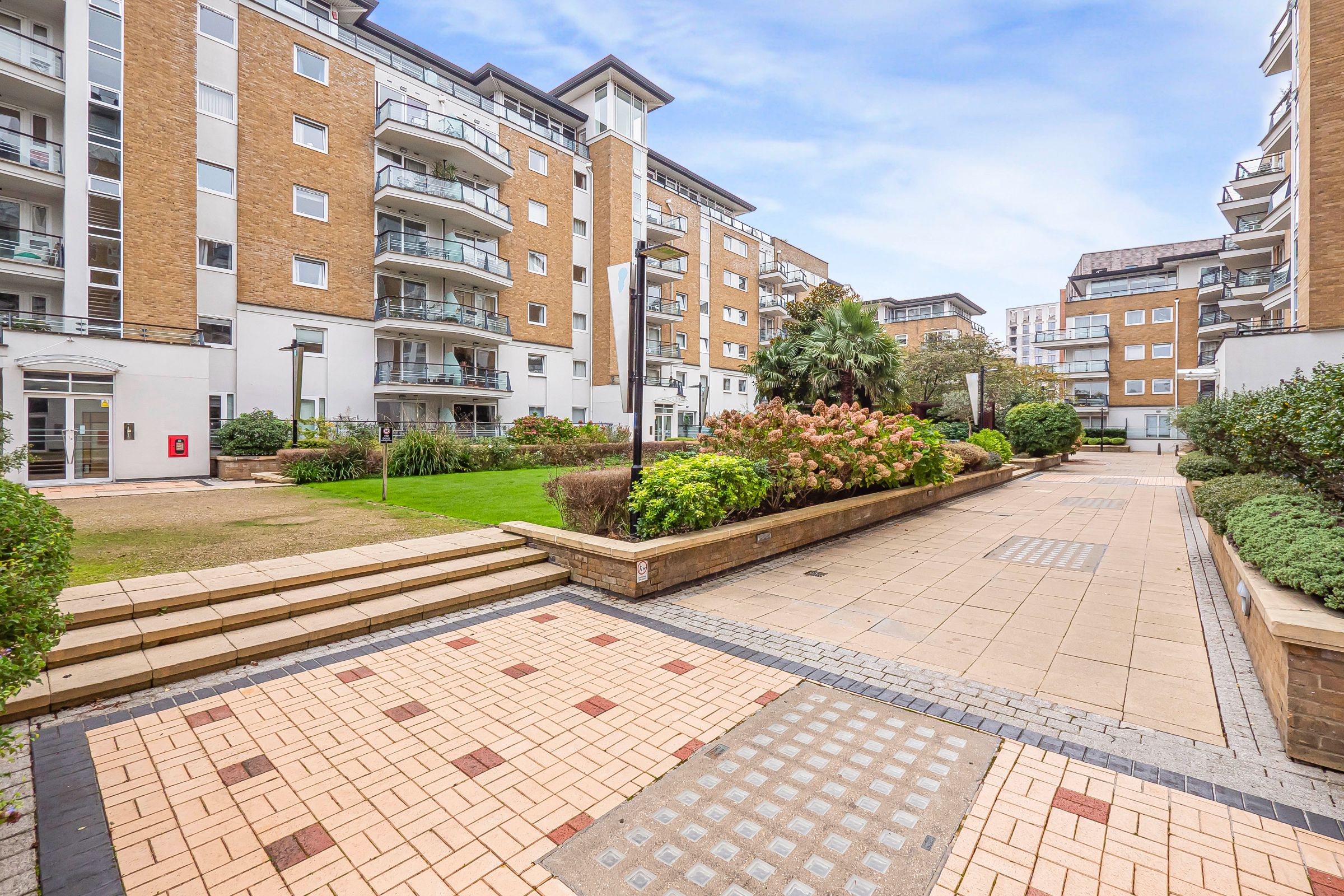 2 bed flat for sale in Smugglers Way, London  - Property Image 22