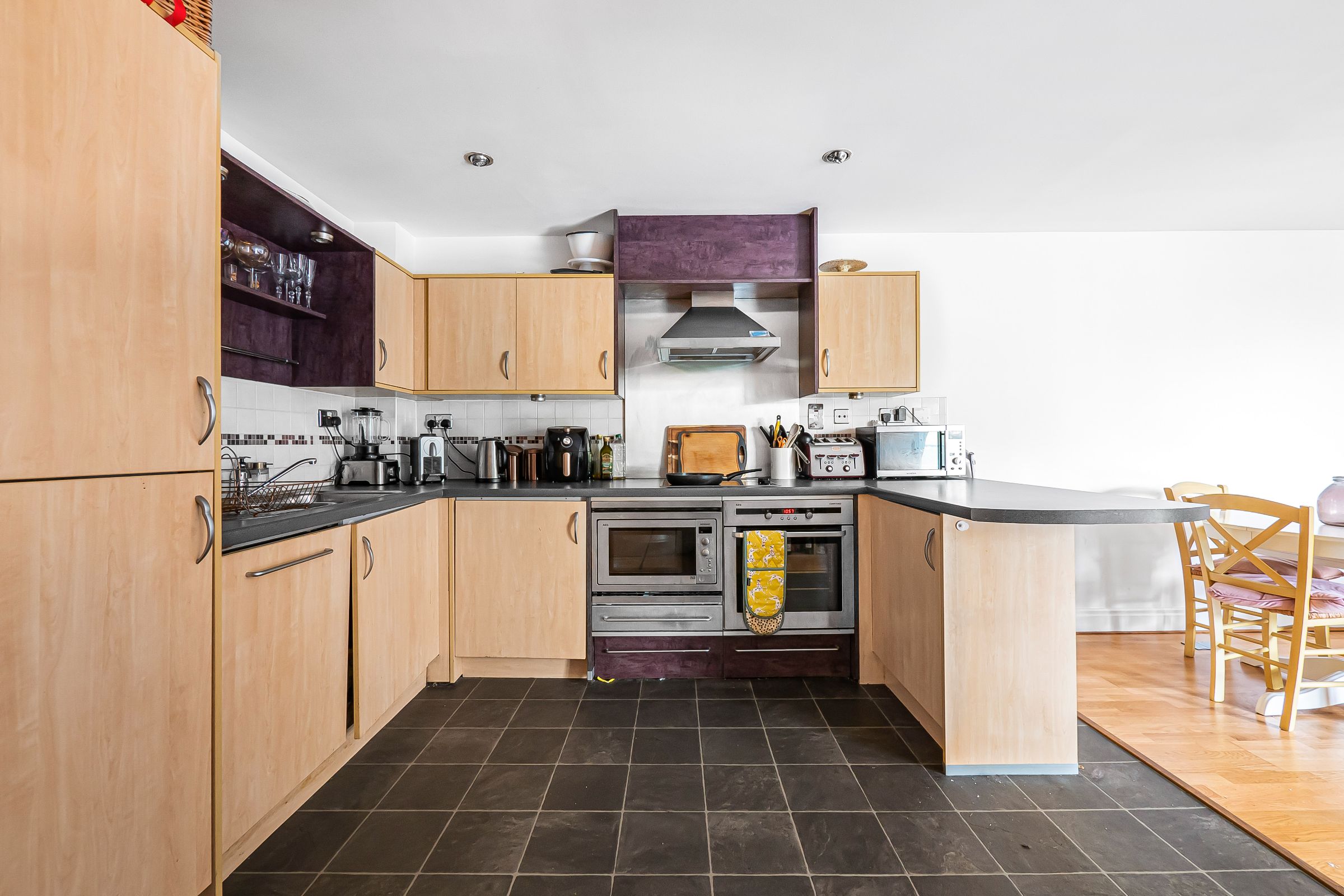 2 bed flat for sale in Smugglers Way, London  - Property Image 3