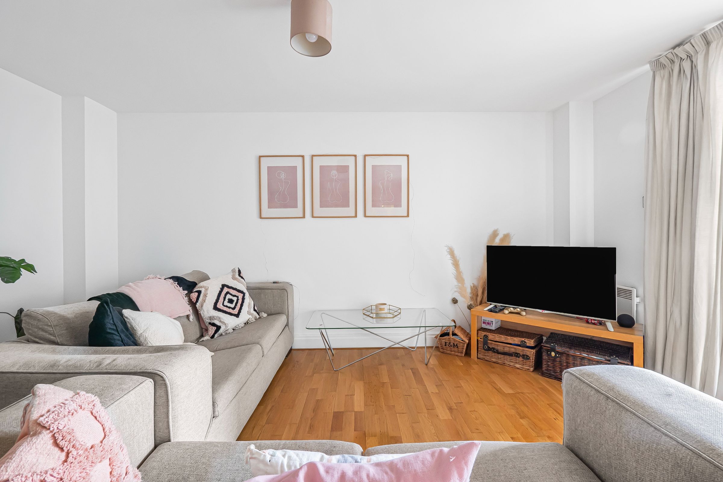 2 bed flat for sale in Smugglers Way, London  - Property Image 7