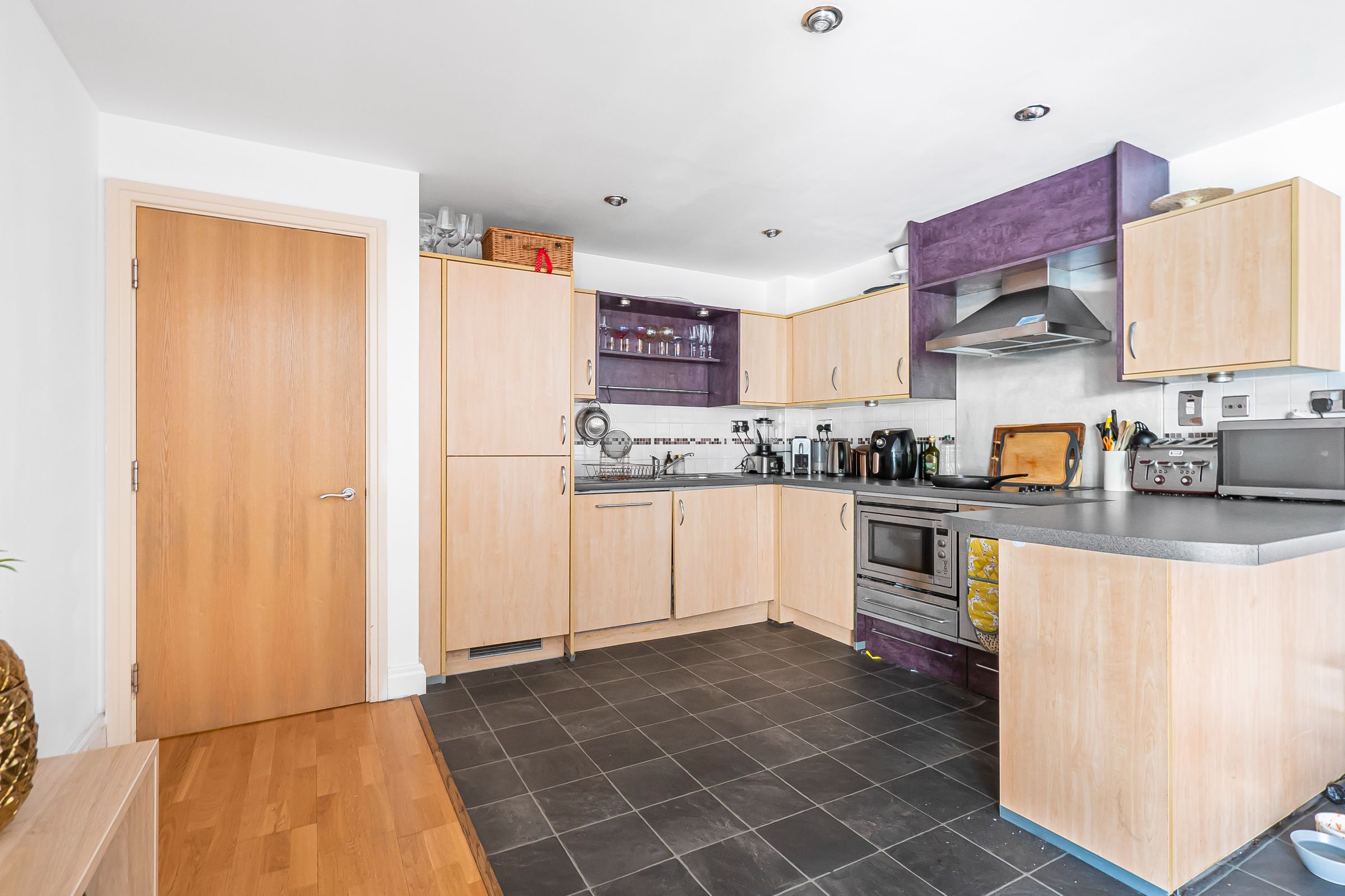 2 bed flat for sale in Smugglers Way, London  - Property Image 5