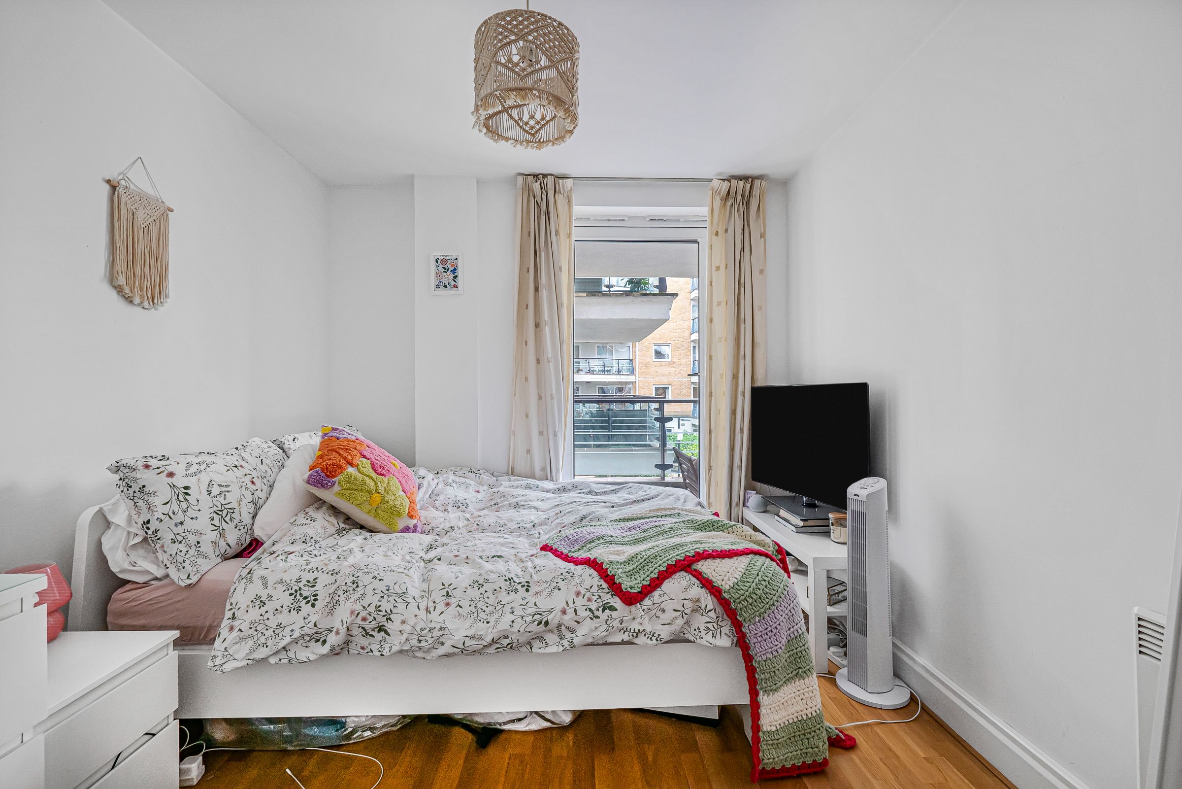 2 bed flat for sale in Smugglers Way, London  - Property Image 17