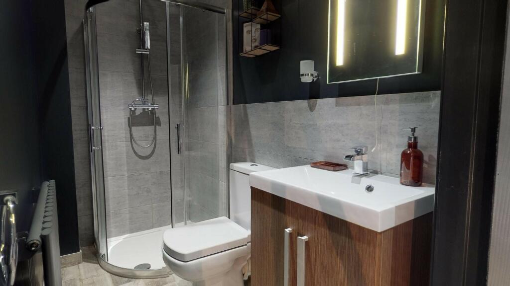 7 bed house of multiple occupation for sale in Kremlin Drive - Old Swan 4