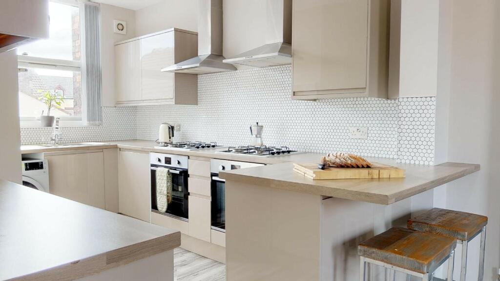 7 bed house of multiple occupation for sale in Kremlin Drive - Old Swan 2