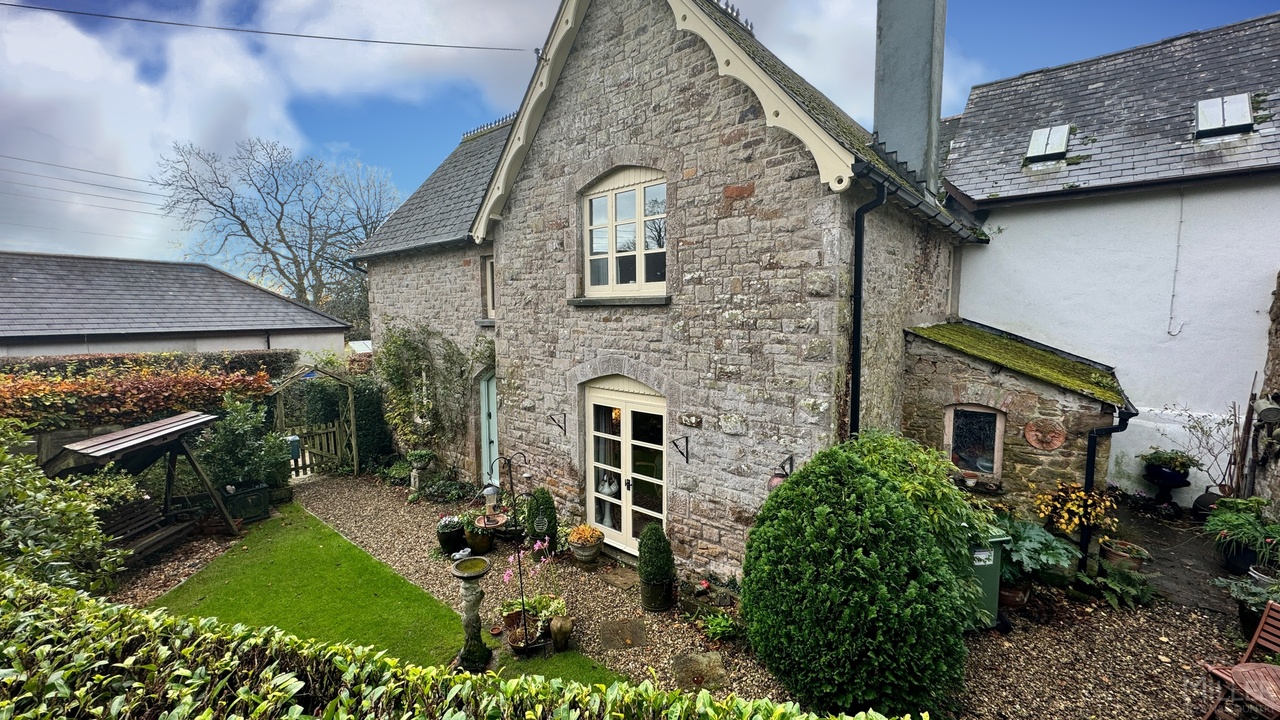 3 bed cottage for sale in Halwill, Beaworthy  - Property Image 1