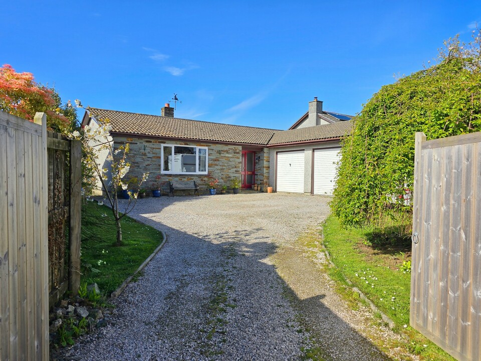3 bed bungalow for sale in Higher Daws Lane, Launceston  - Property Image 1