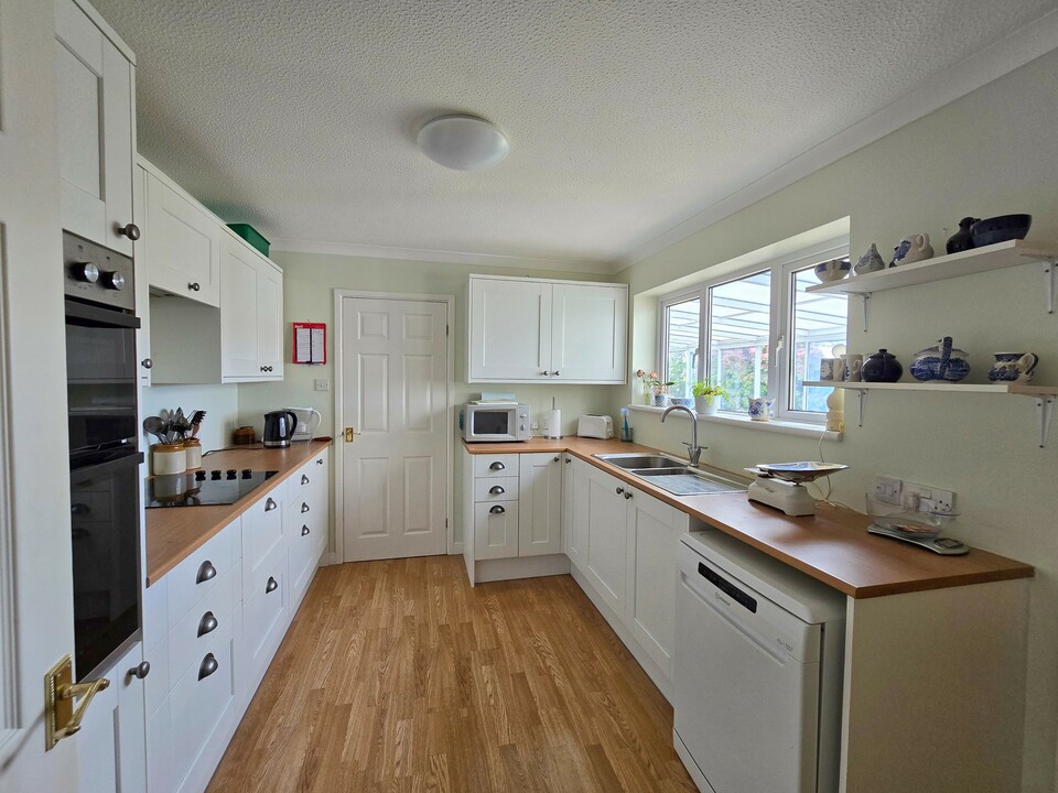 3 bed bungalow for sale in Higher Daws Lane, Launceston  - Property Image 6