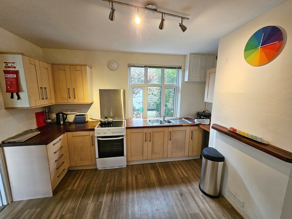 2 bed detached bungalow for sale in Silver Street, Okehampton  - Property Image 5
