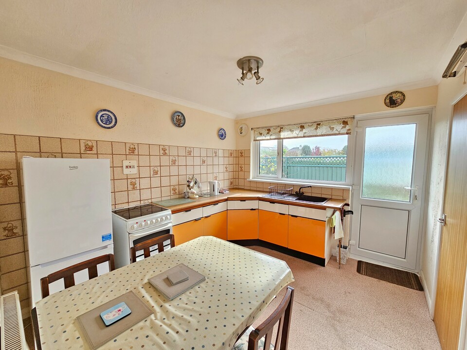 3 bed bungalow for sale in Broad Park Road, Yelverton  - Property Image 8