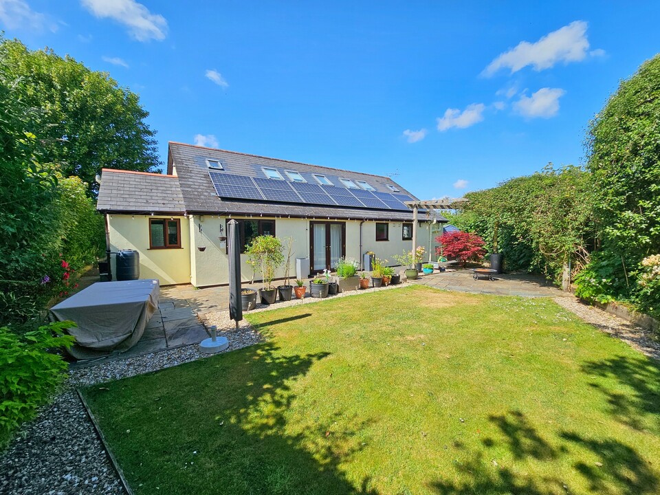 4 bed detached bungalow for sale in Chives Bedford Street, Yelverton  - Property Image 1