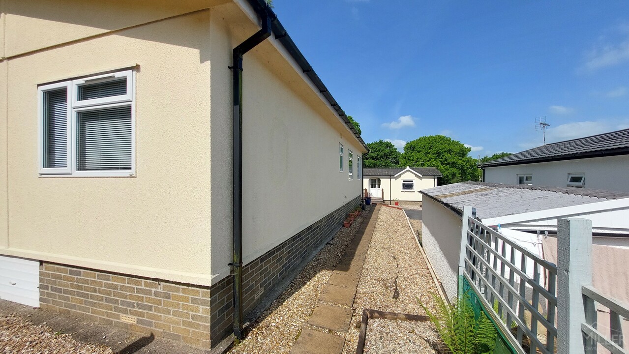 2 bed park home for sale in Sampford Courtenay, Okehampton  - Property Image 26
