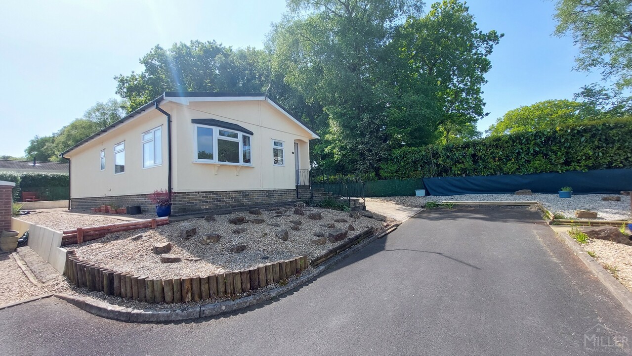 2 bed park home for sale in Sampford Courtenay, Okehampton  - Property Image 4