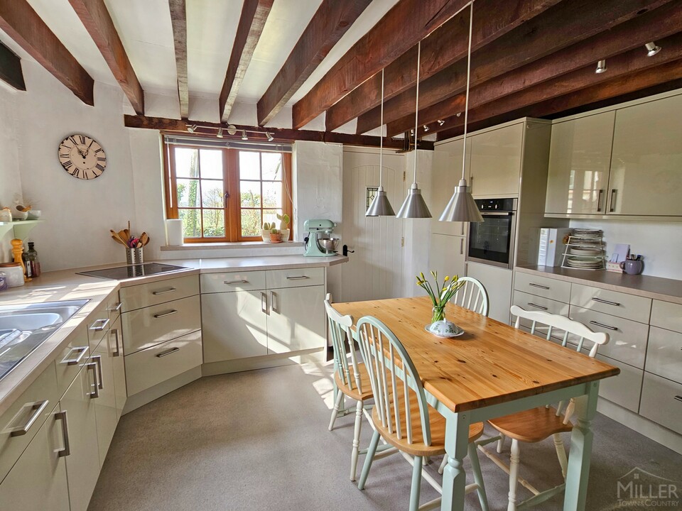 4 bed cottage for sale in Ashreigney, Chulmleigh  - Property Image 2