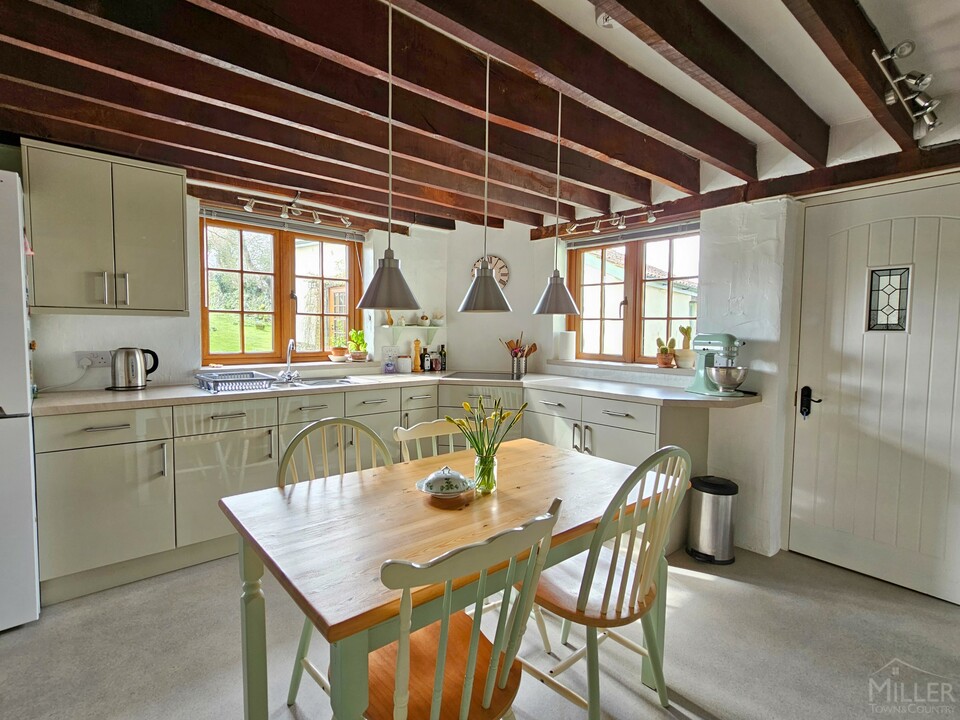 4 bed cottage for sale in Ashreigney, Chulmleigh  - Property Image 7