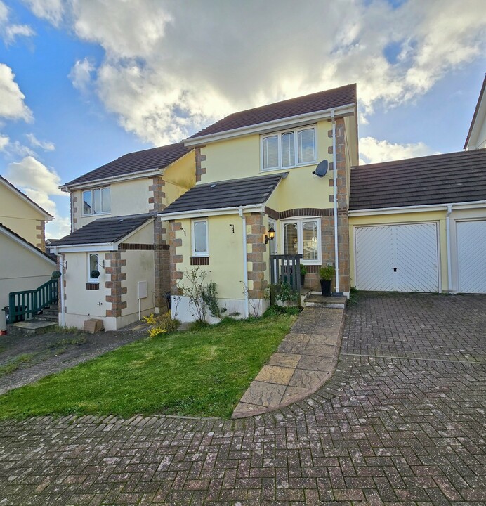 2 bed link detached house for sale in Sampson Close, Gunnislake - Property Image 1