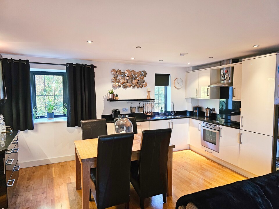 2 bed for sale in Abbey Court, Tavistock  - Property Image 3