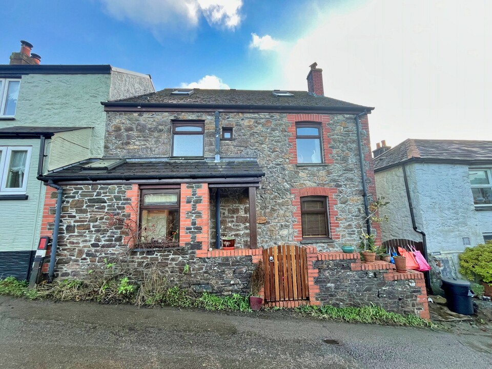 4 bed cottage for sale in Chapel Row, Liskeard  - Property Image 1