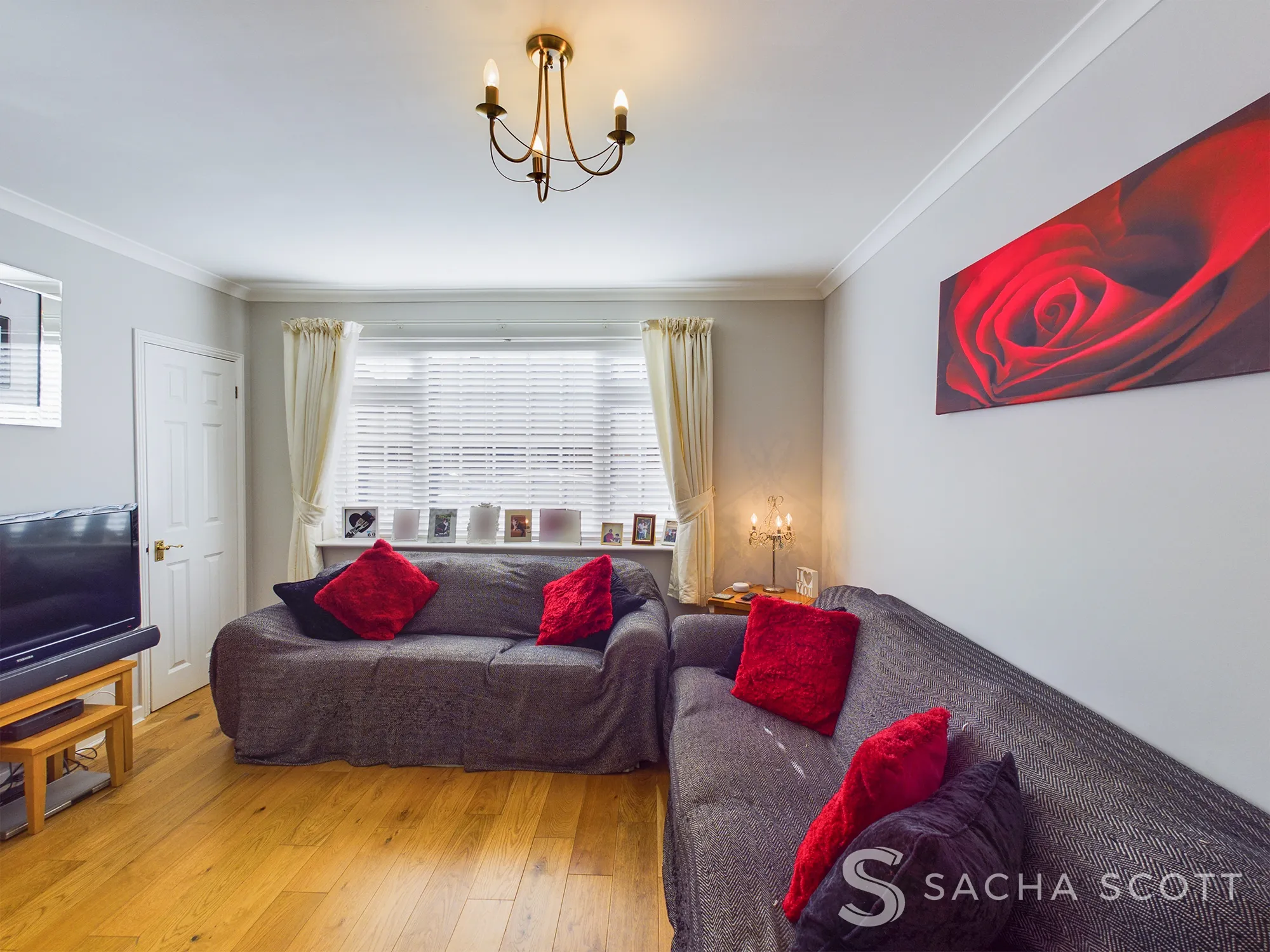 2 bed end of terrace house for sale in Homefield Gardens, Tadworth  - Property Image 2